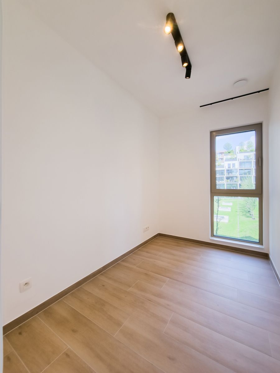 Ongemeubeld 2 slpk (of 1 bureau) app. met mooi terrras foto 10