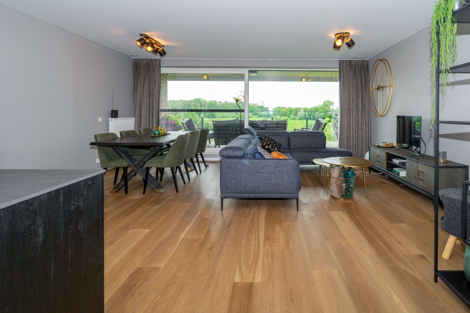 Luxe 2 slaapkamerappartement met 2 terrassen en privatieve tuin foto 5