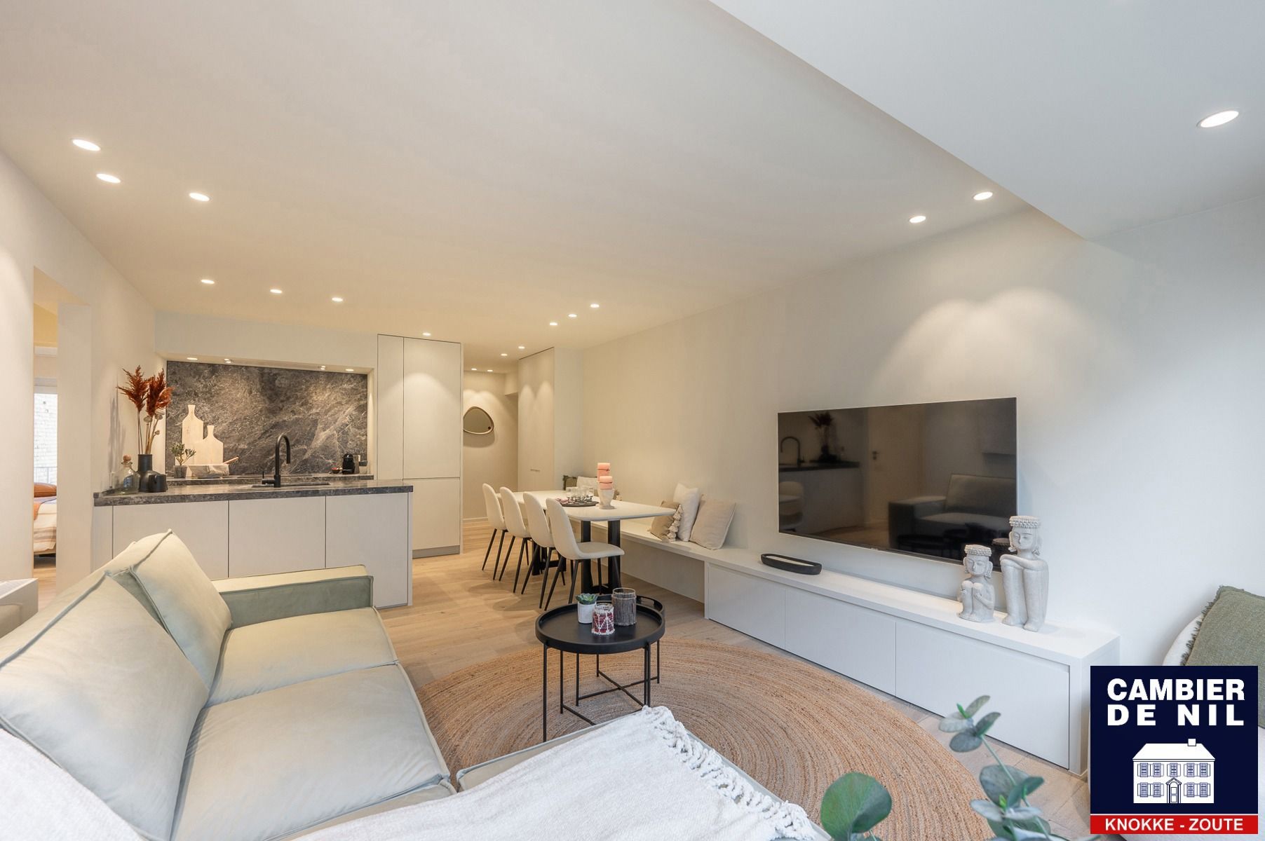 Mooi vernieuwd appartement op enkele stappen  van het strand foto 4