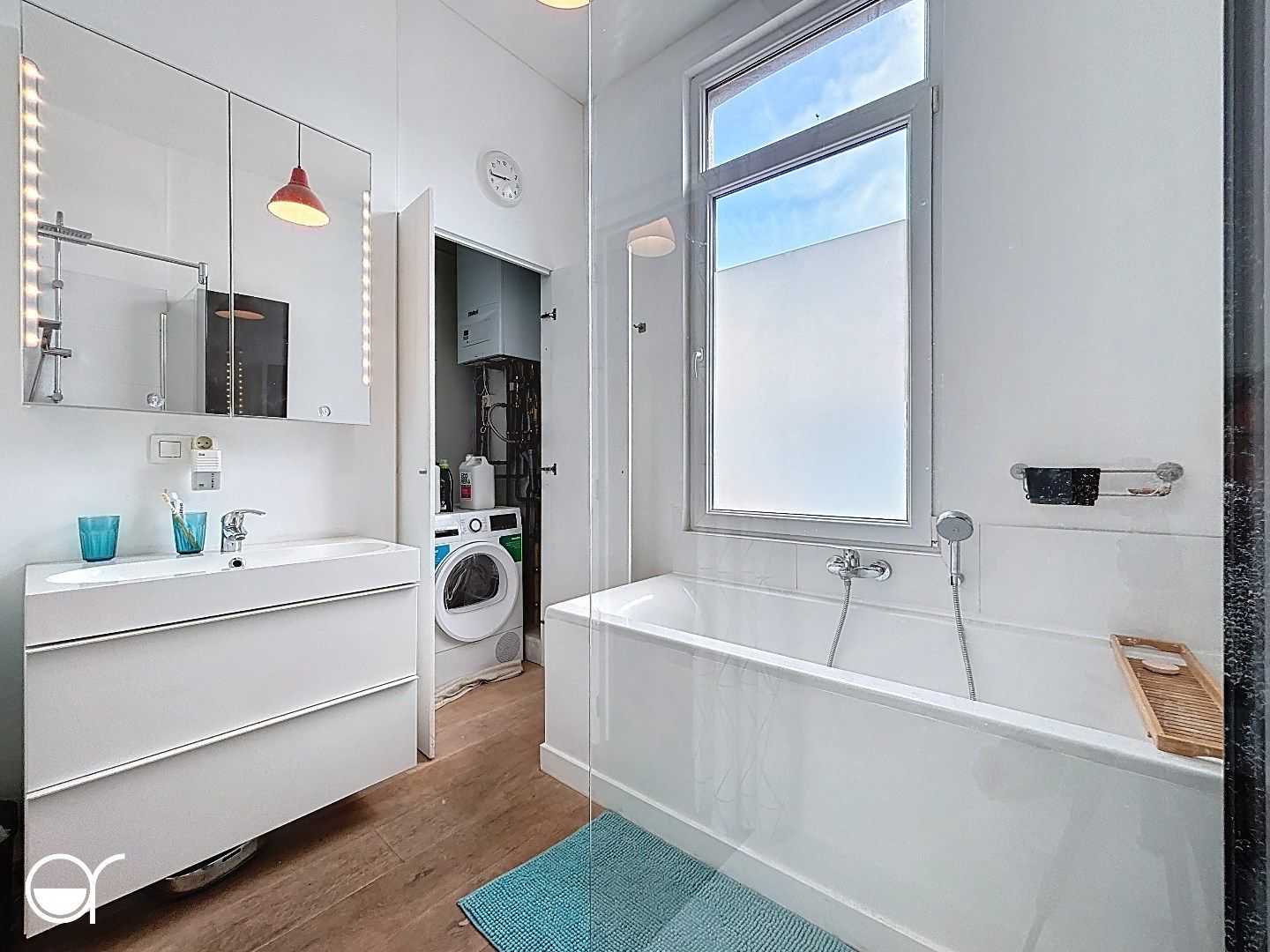 Rijwoning met terras en 3 slaapkamers foto 16