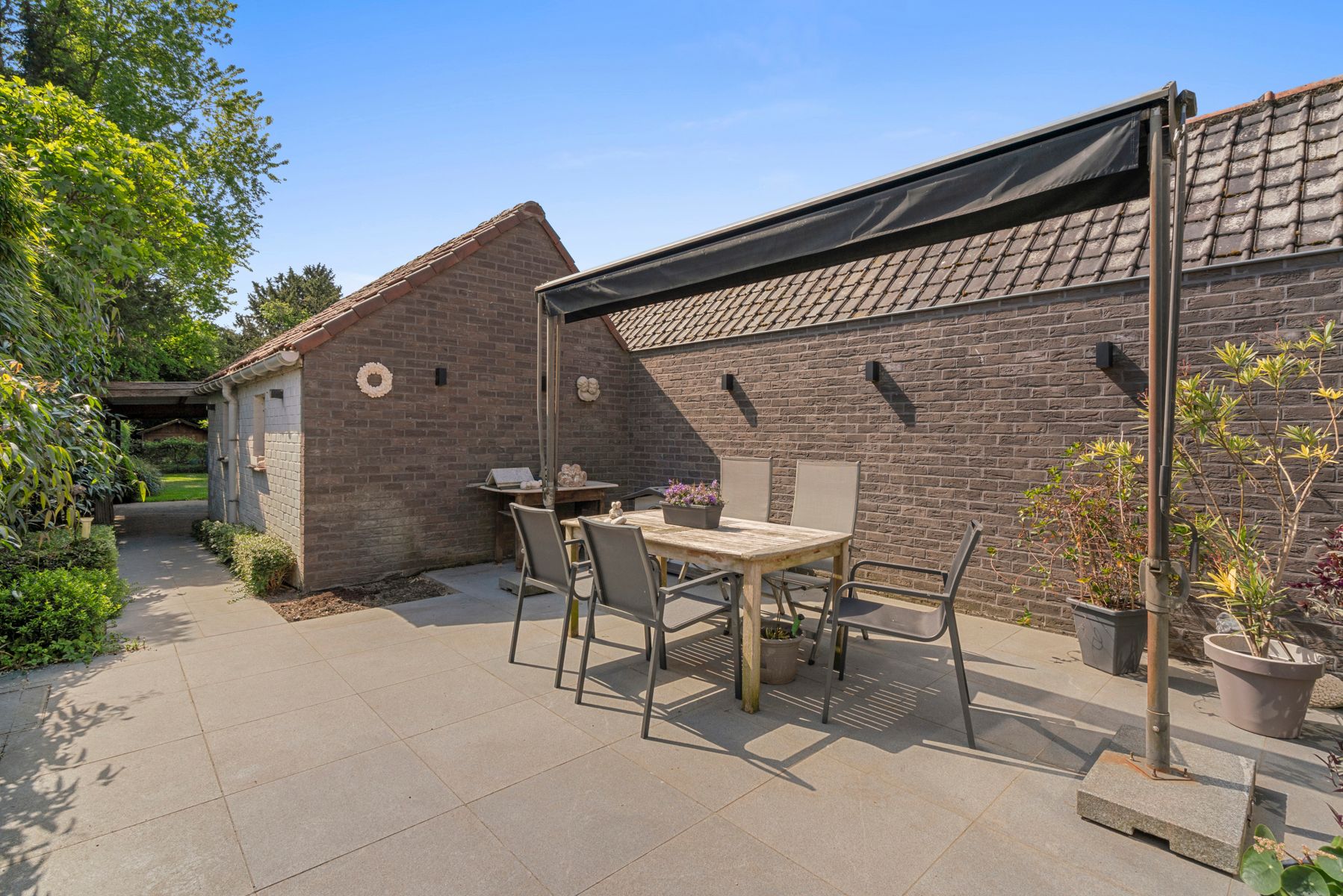 Gezellige, instapklare woning met garage en tuin foto 2