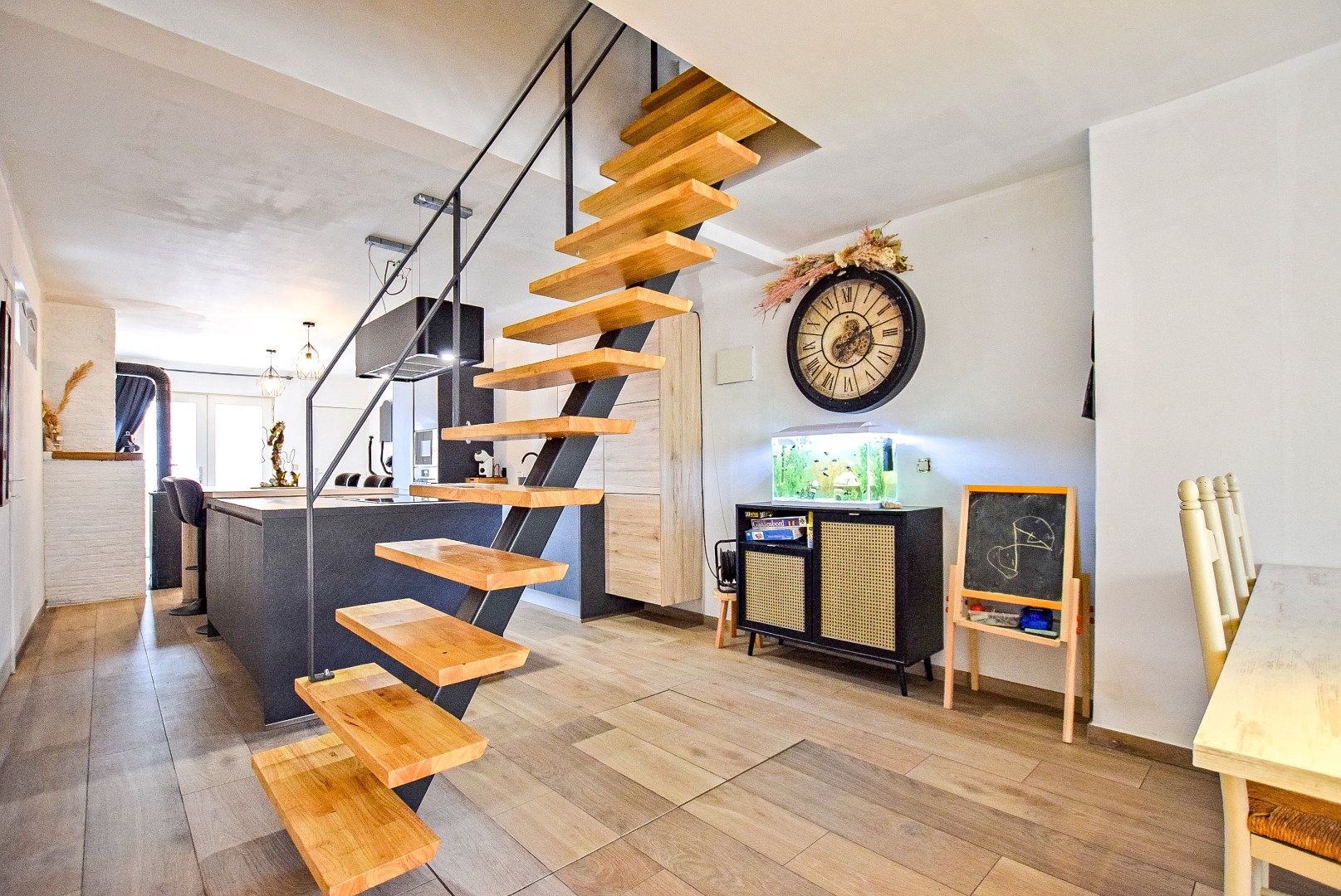 Instapklare rijwoning met 3 slaapkamers en tal van mogelijkheden. foto 9