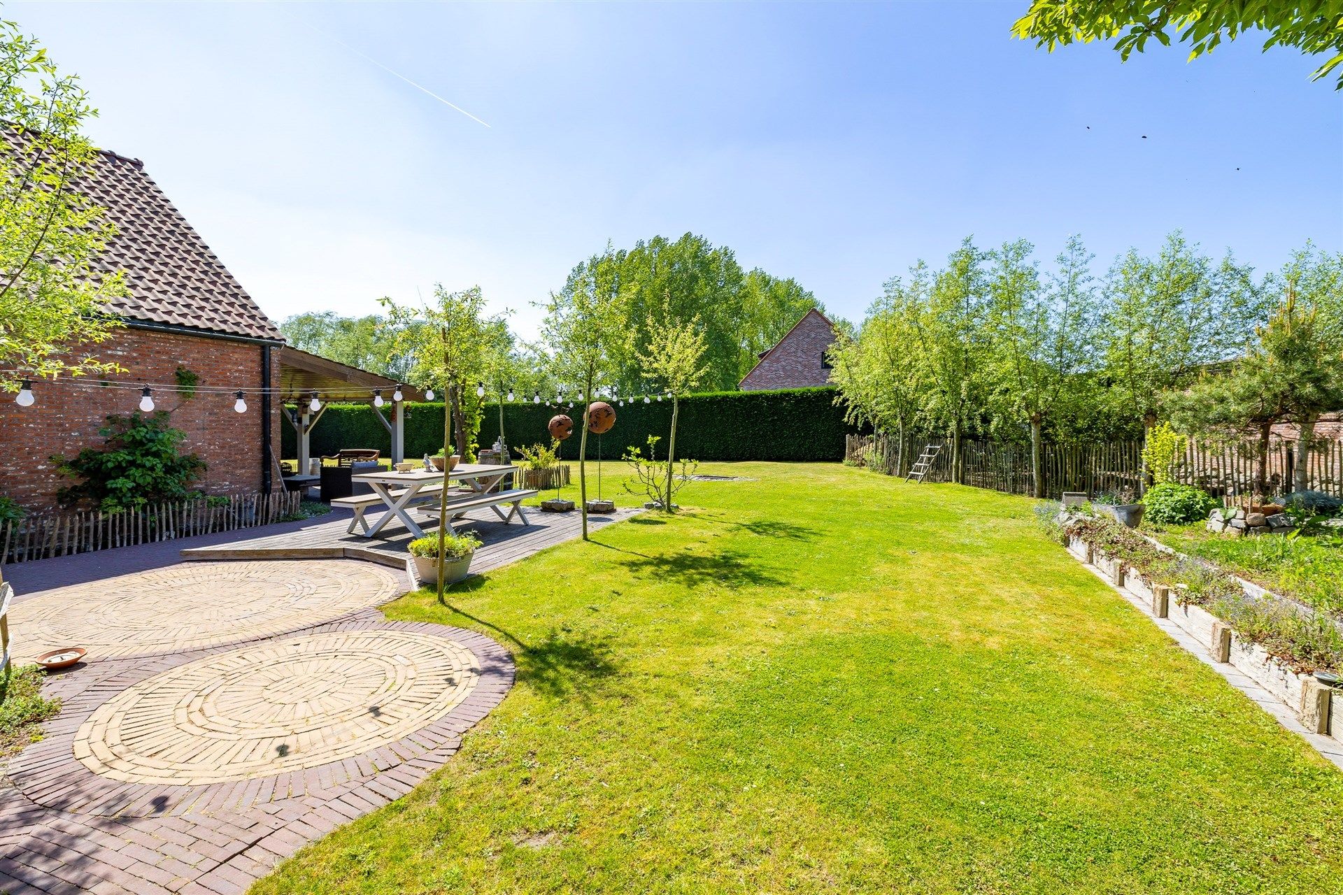 Karaktervolle open bebouwing met loods op groot perceel foto 35