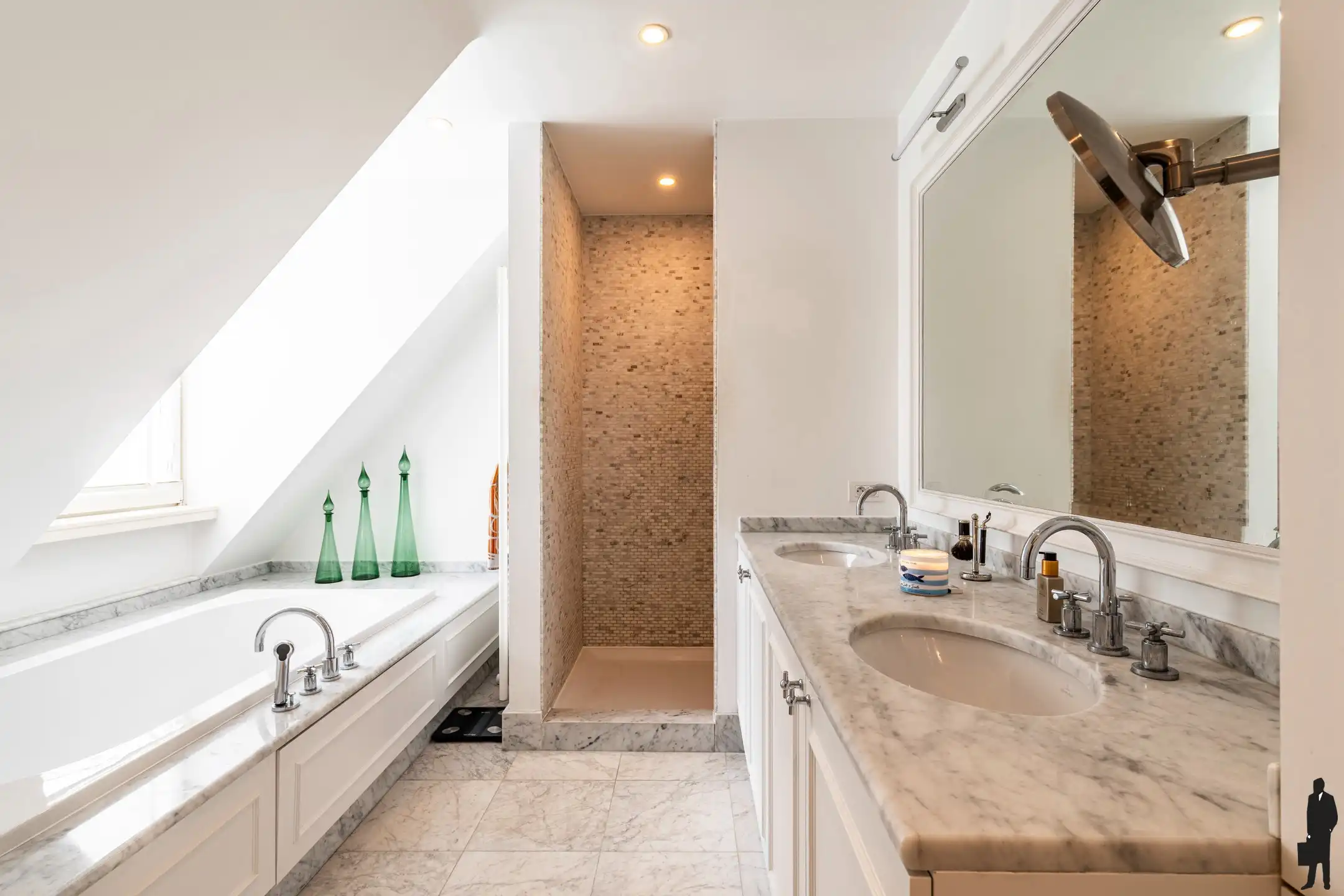 Exclusieve villa met zwembad in doodlopende straat foto 25