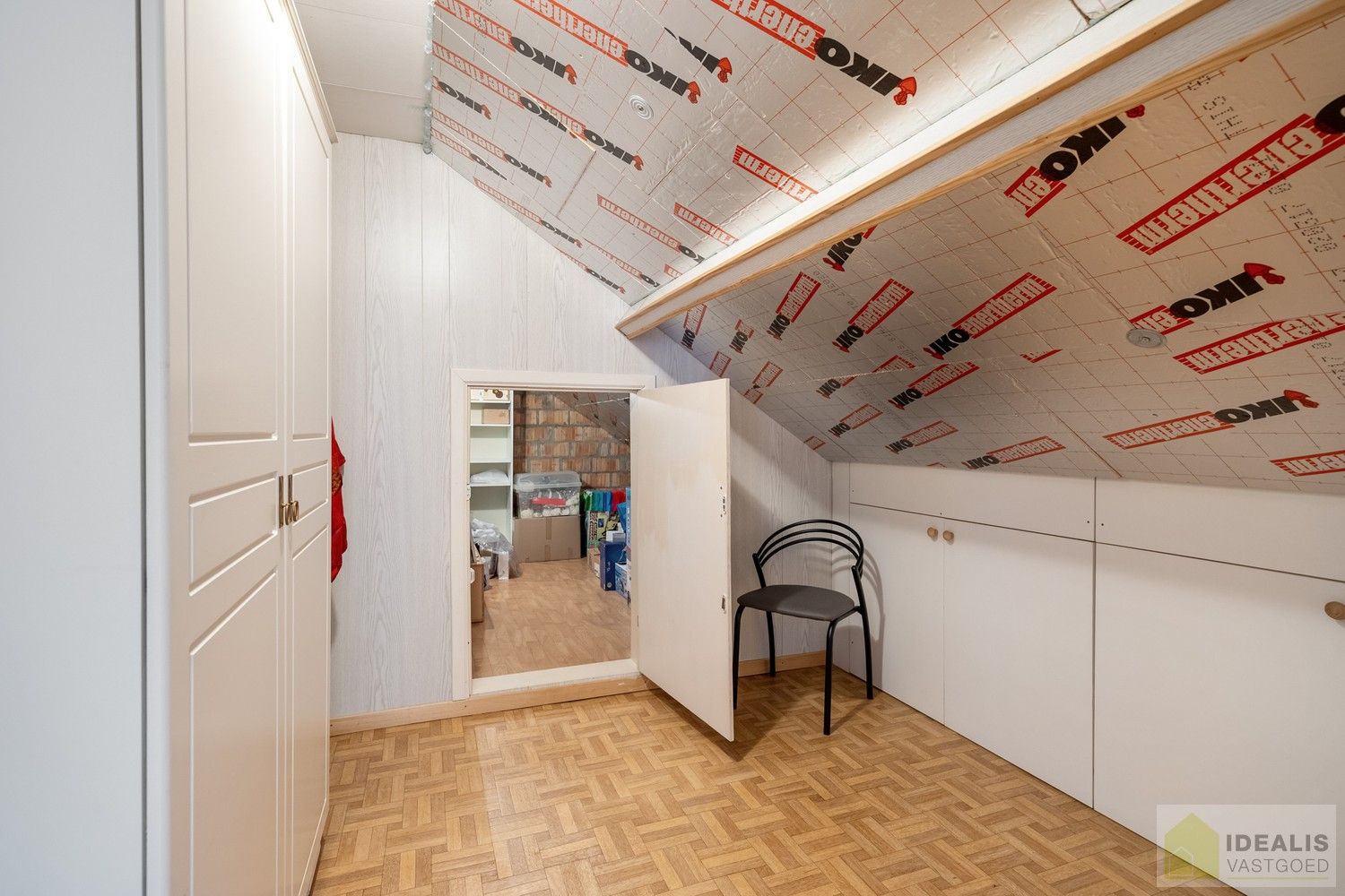 KNAPPE EN INSTAPKLARE WONING MET 4 SLAAPKAMERS, INPANDIGE ÉN VRIJSTAANDE GARAGE, HEERLIJK TERRAS OMGEVEN DOOR EEN PRACHTIGE TUIN foto 28