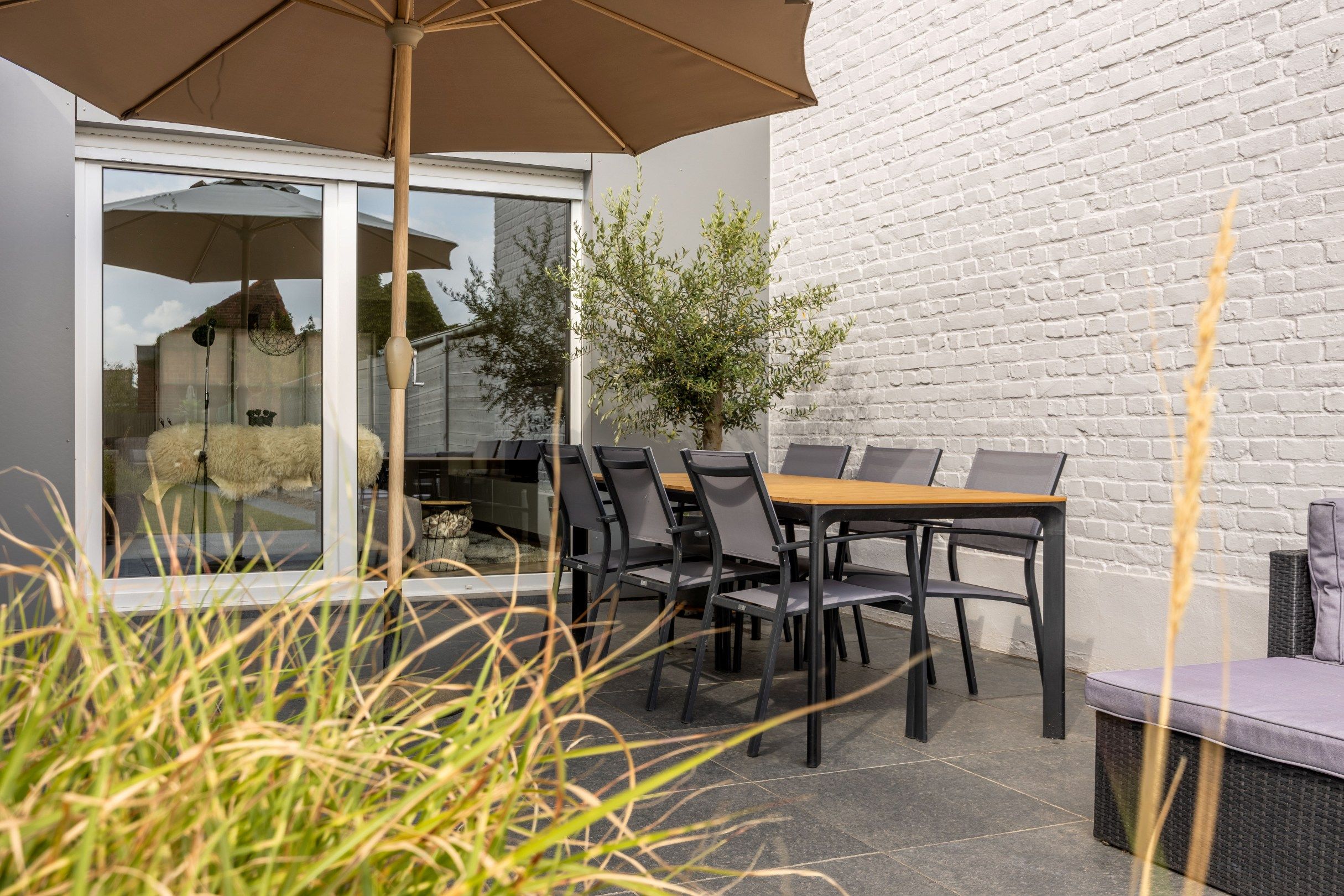 Gerenoveerde woning met garage foto 13