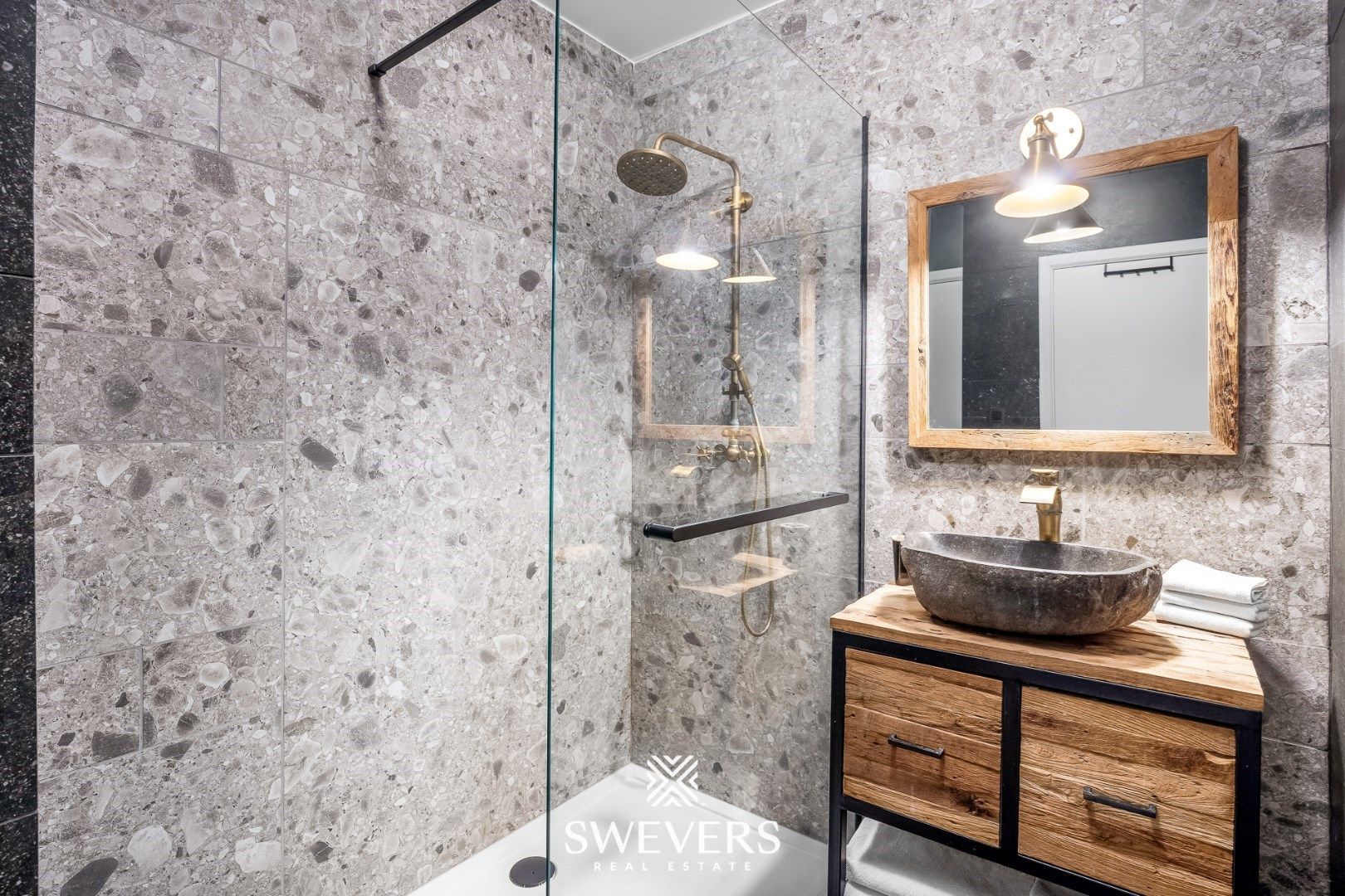 Modern appartement in hartje Hasselt met drie slaapkamers foto 20