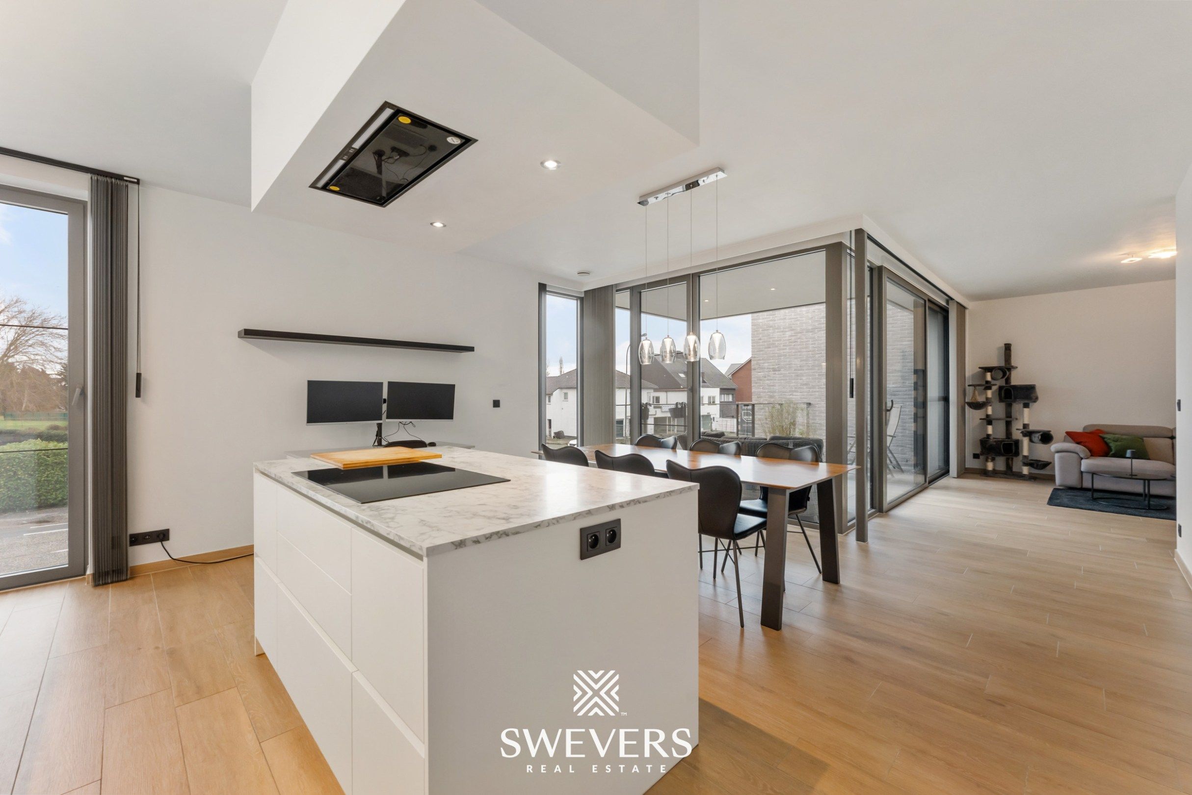 Trendy woning met 2 slpk, 2 bergingen en leuk terras (O) vlakbij centrum Zonhoven foto 2