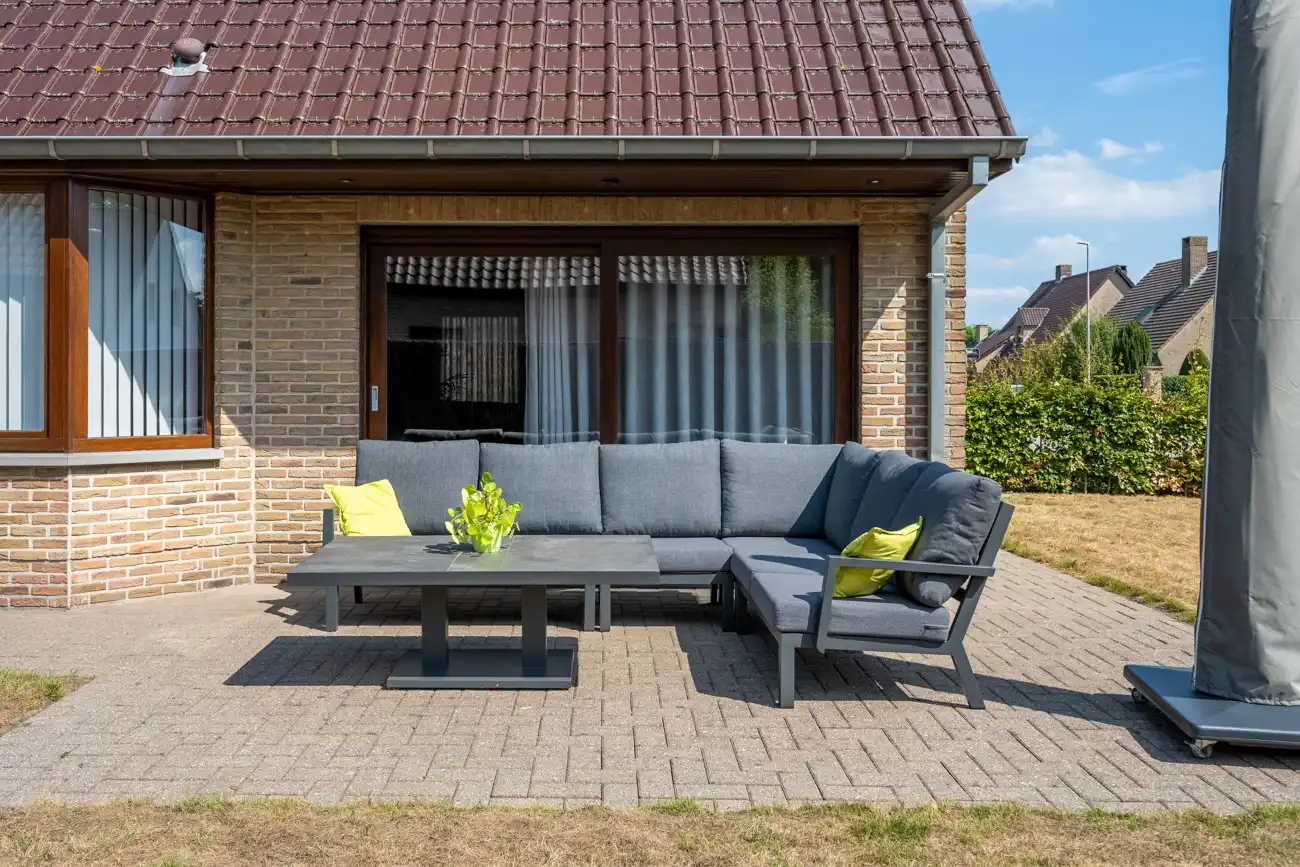 Degelijke alleenstaande villa met inpandige garage en zonnige tuin op een heel rustige toplocatie nabij het centrum van Lochristi! foto 18