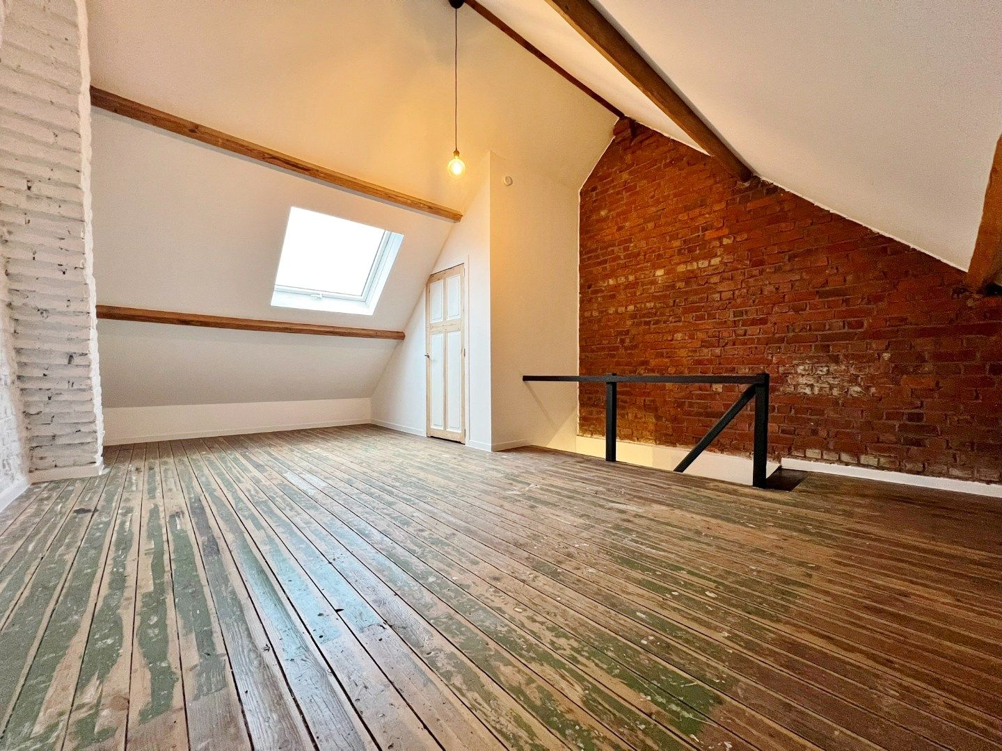 Vernieuwde energiezuinige rijwoning met zonnige stadstuin op centrale ligging.  foto 15