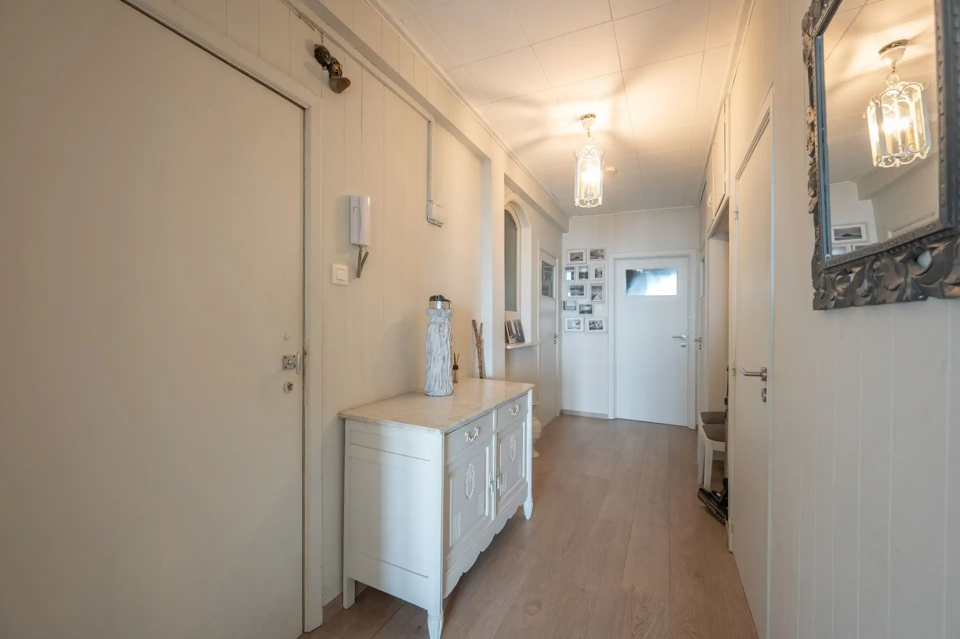 Instapklaar gemeubeld appartement op de Zeedijk van Blankenberge foto 6