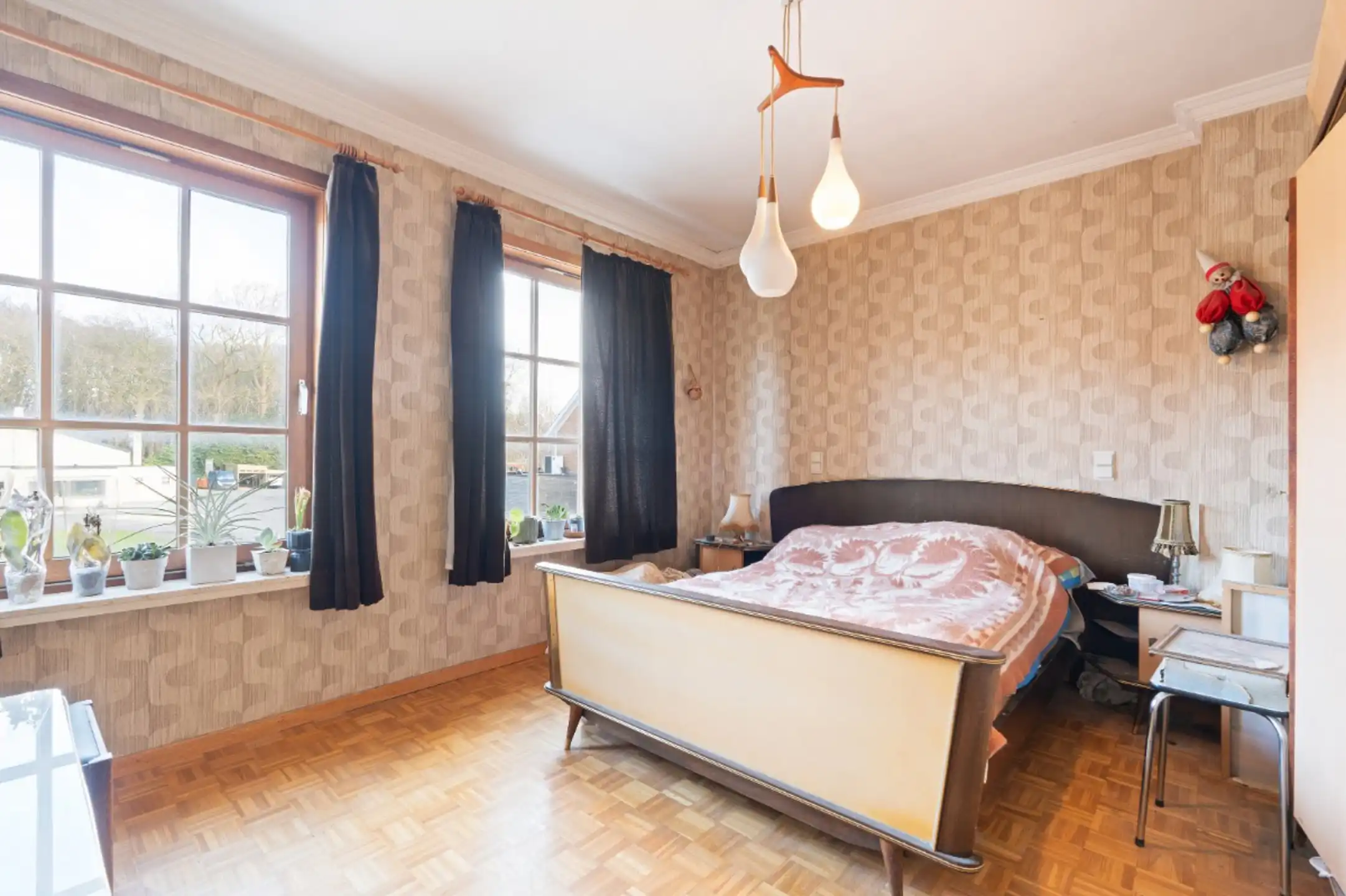 Centraal gelegen burgerwoning met garage en ruime tuin foto 17