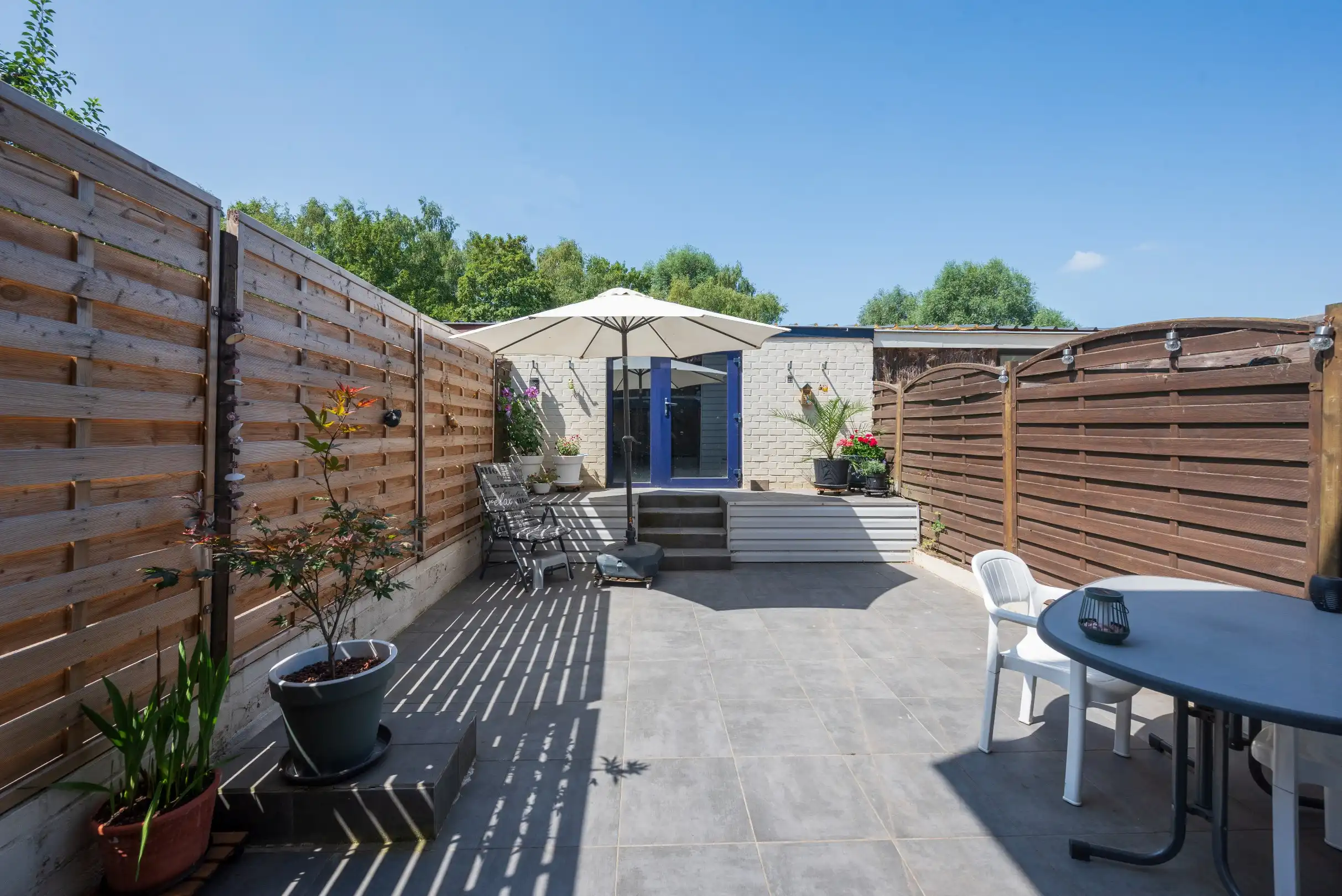 Verzorgde instapklare woning met 3 slaapkamers en dubbele garage! foto 14