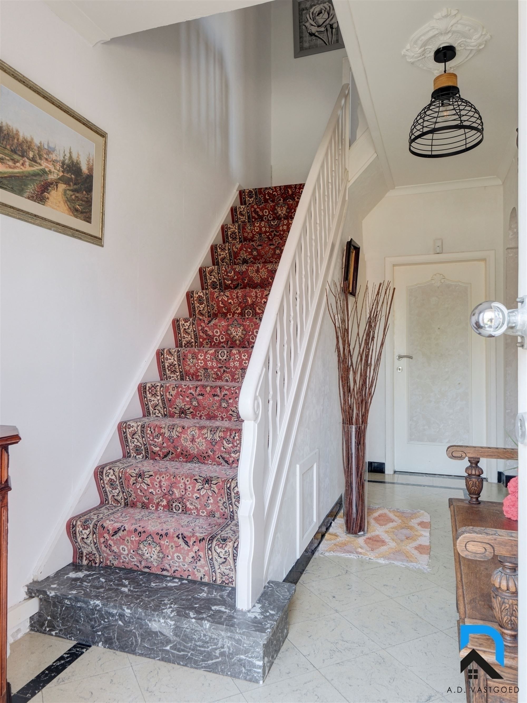 Ruime woning met grote tuin en dubbele garage foto 16