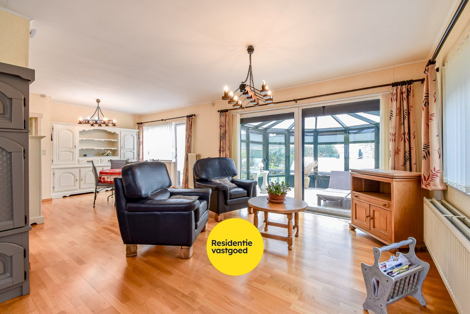Ruim te renoveren villa op rustige ligging foto 4