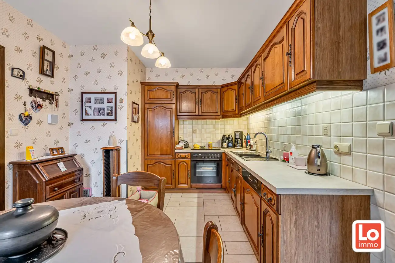 VERKOCHT! Instapklare open woning met inpandige garage op een rustige en residentiële ligging in Sint-Amandsberg, vlakbij Gent! foto 9