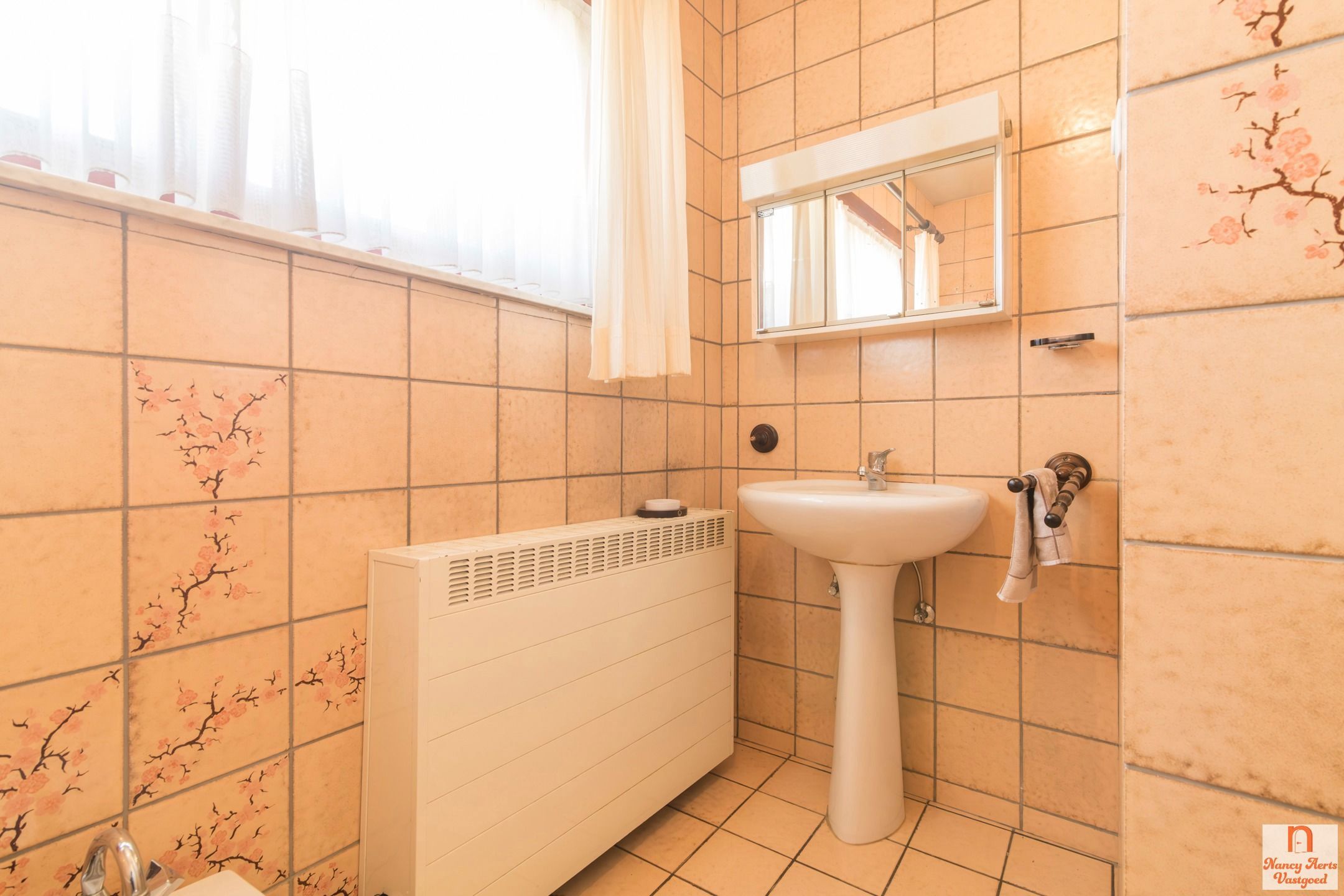 Charmante woning met grote tuin en renovatiemogelijkheden foto 32