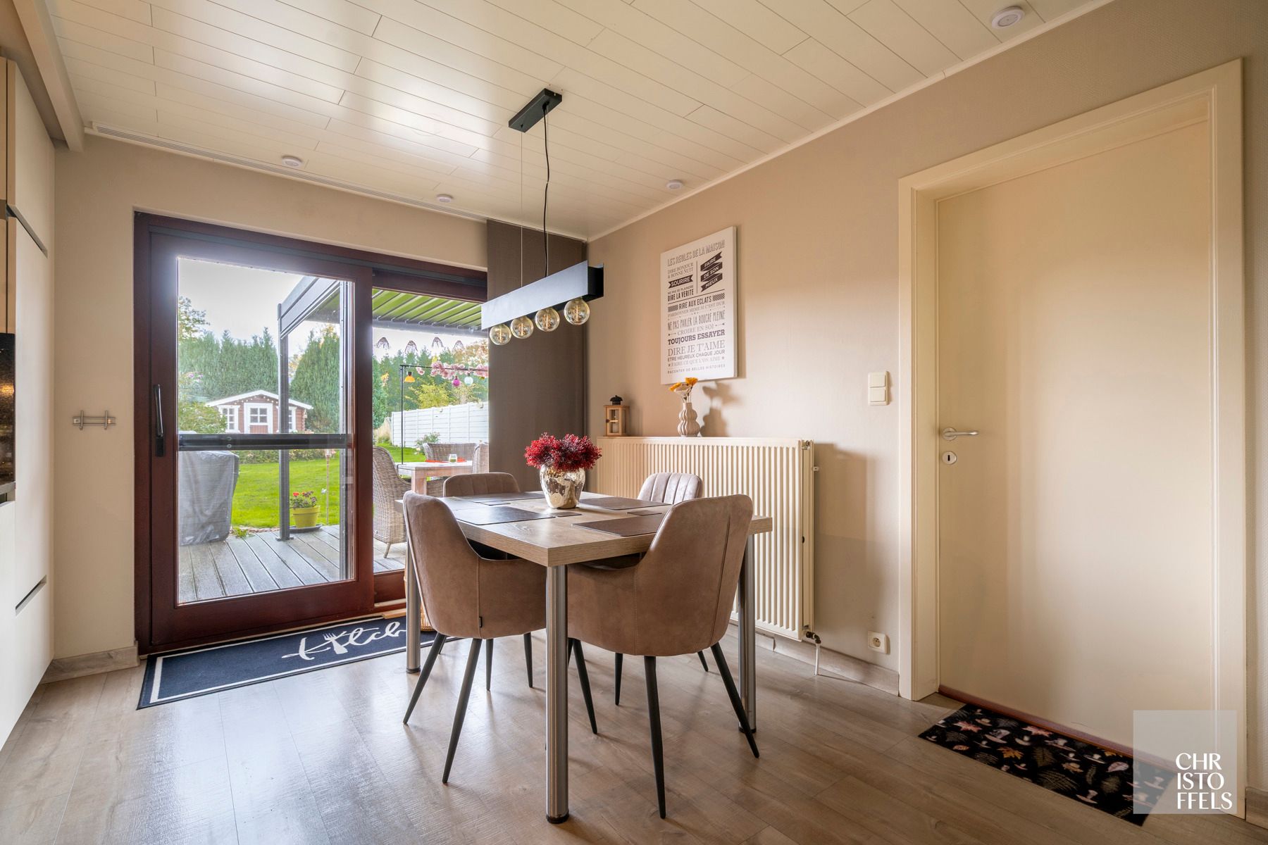 Charmante woning op ruim perceel te Lanaken! foto 8