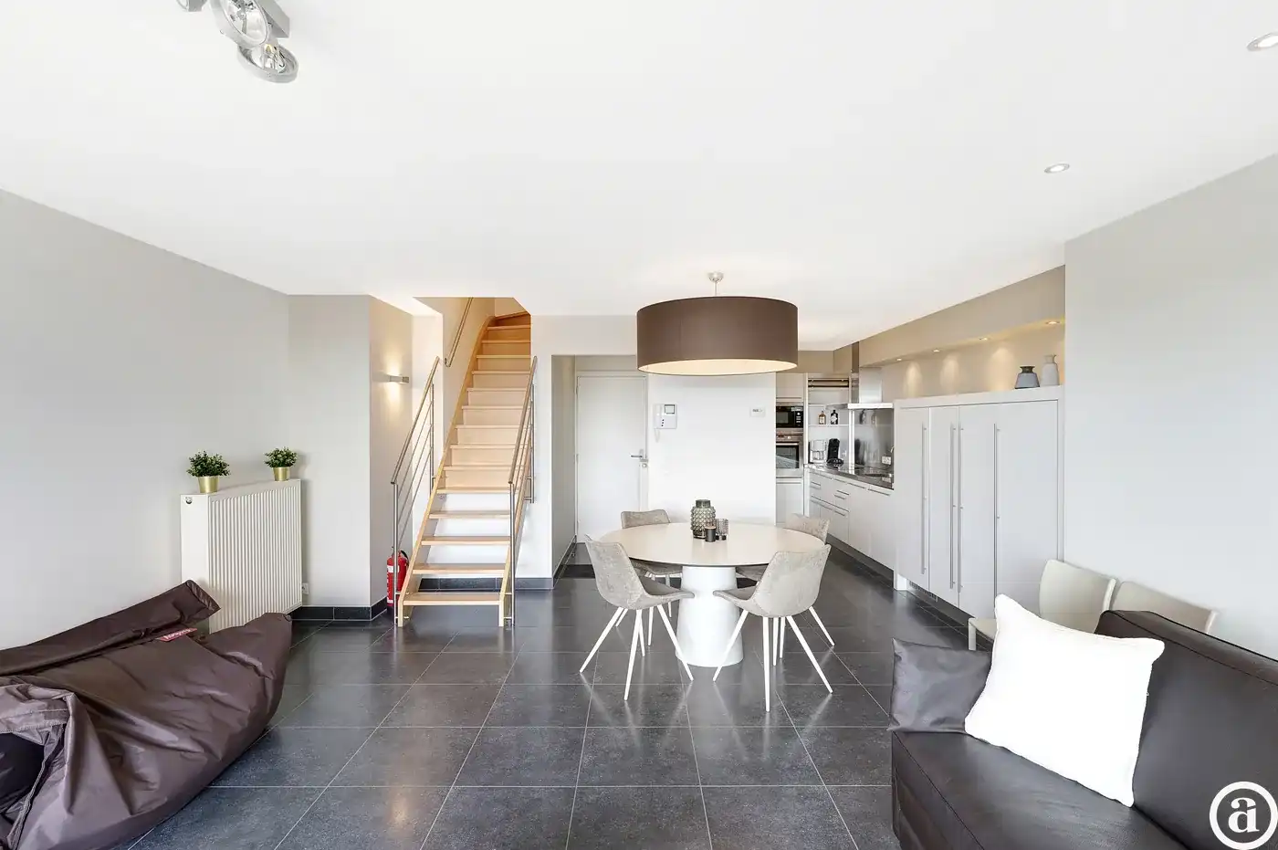Ruim duplex-appartement en zonnig terras nabij de Zeedijk    foto 10