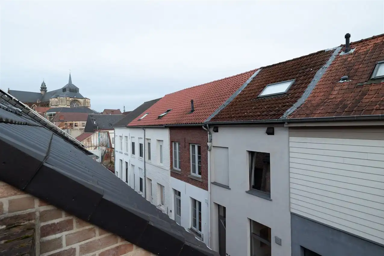 Stadswoning met vier slpk, garage te midden van centrum foto 24