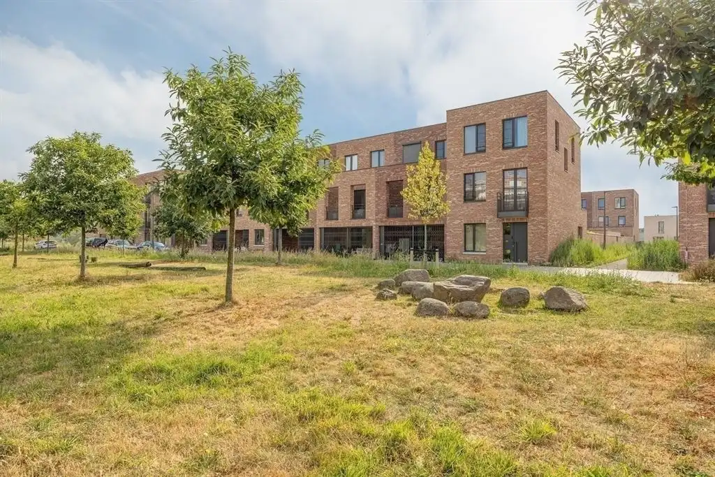 Nieuwbouwwoning onder registratie op toplocatie foto 33