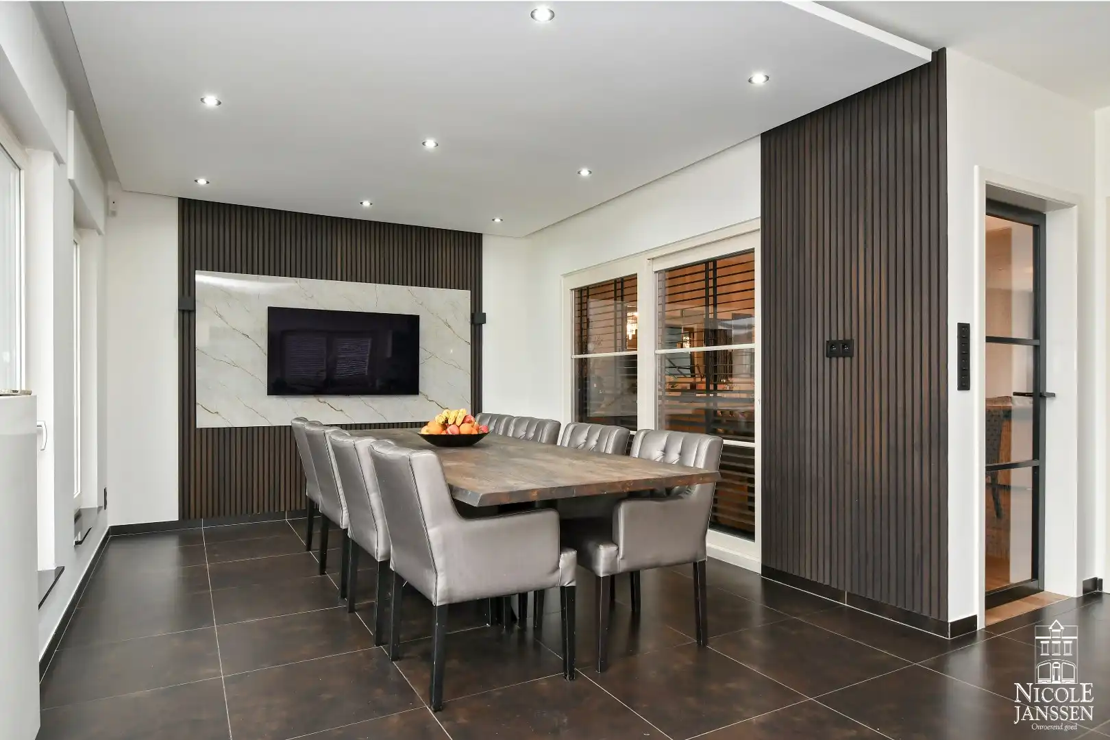 Ruime instapklare gezinswoning met tuin en grote kelder foto 7