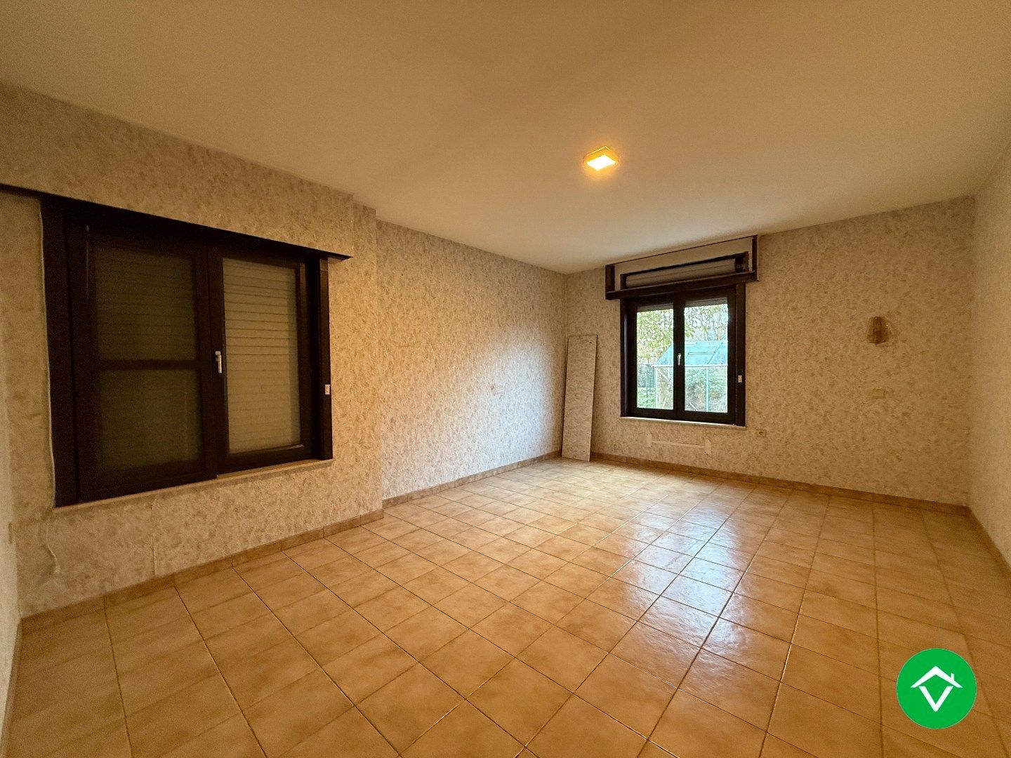 Rustig gelegen halfopen bebouwing met 3 slaapkamers, tuin en garage met uitweg! foto 10