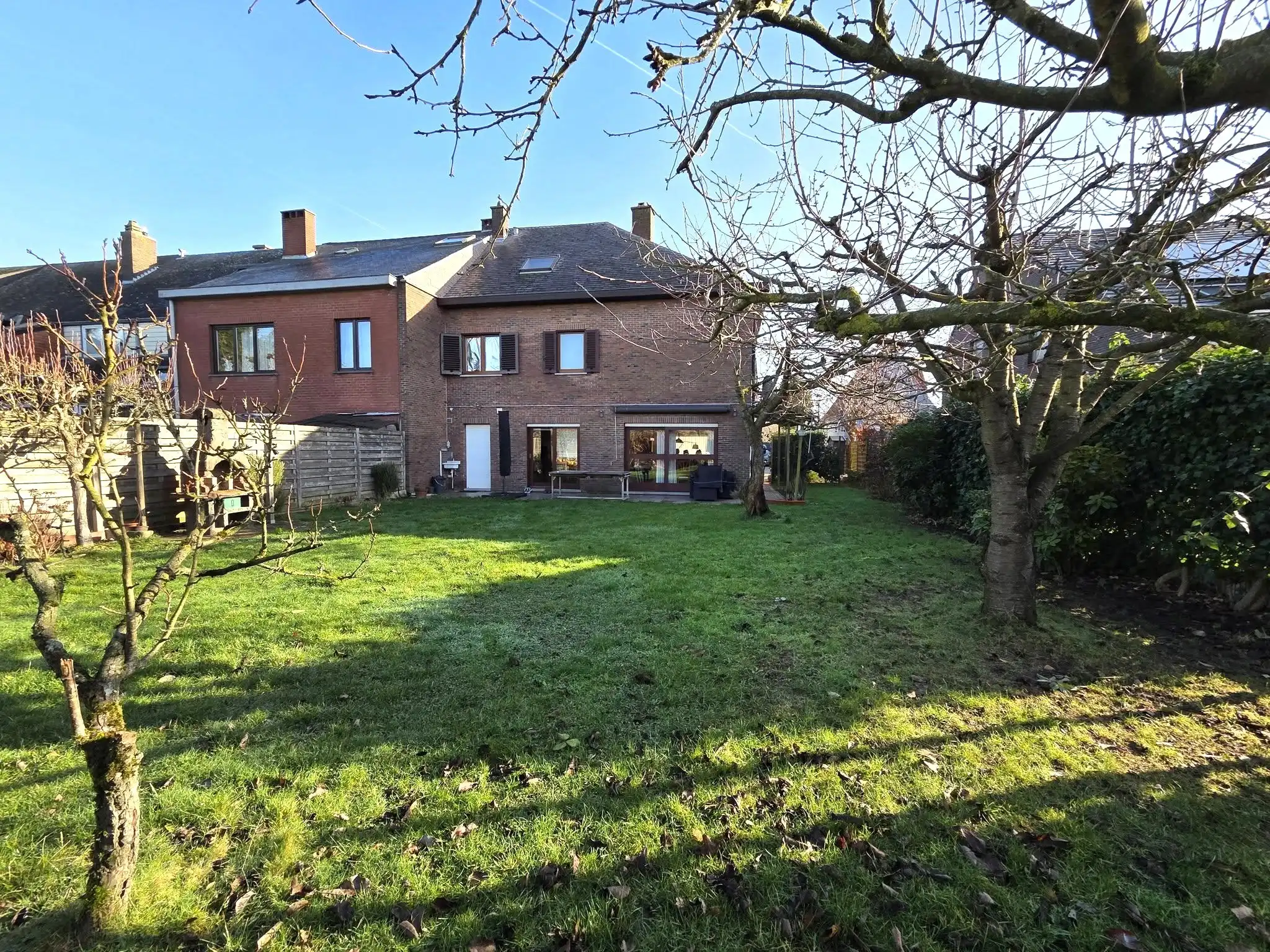 Schitterende 3-gevelwoning met 4 slaapkamers en 2 badkamers. foto 23
