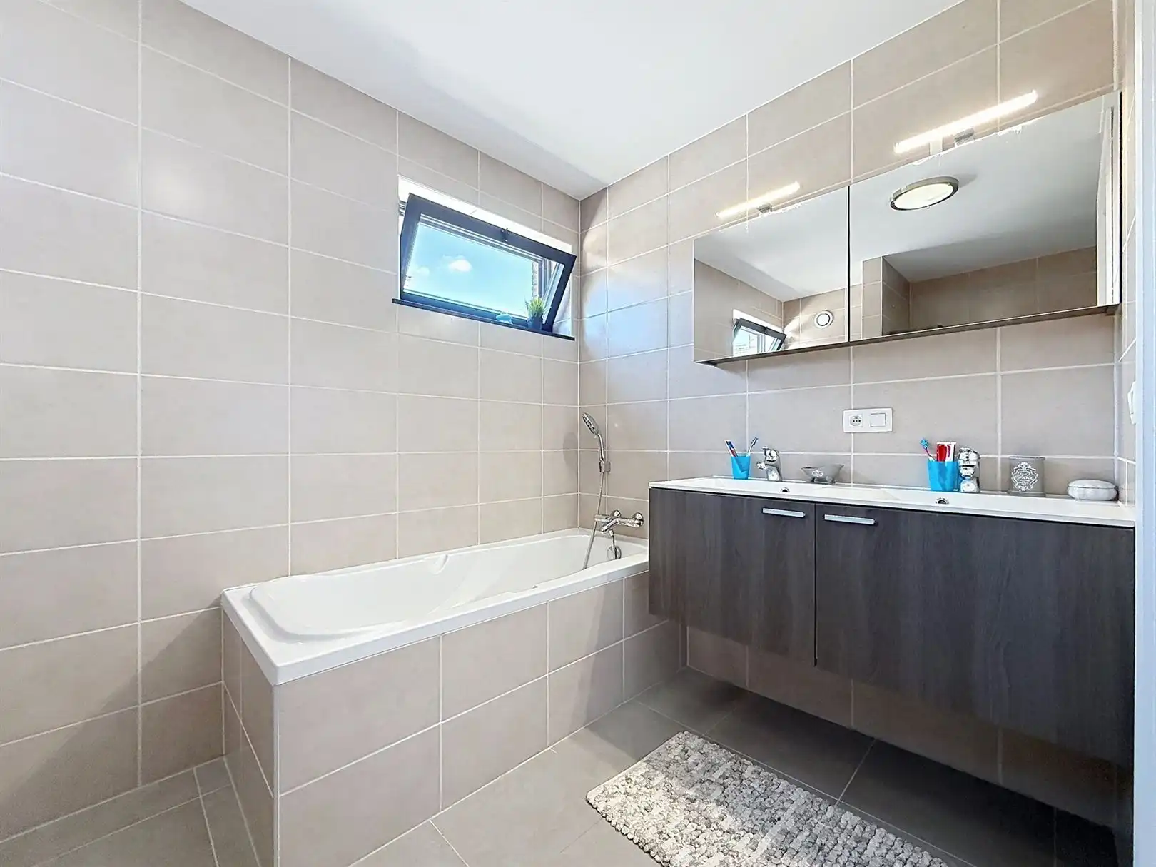 Instapklare woning met 3 slpks, tuin - 01a 78ca  foto 39