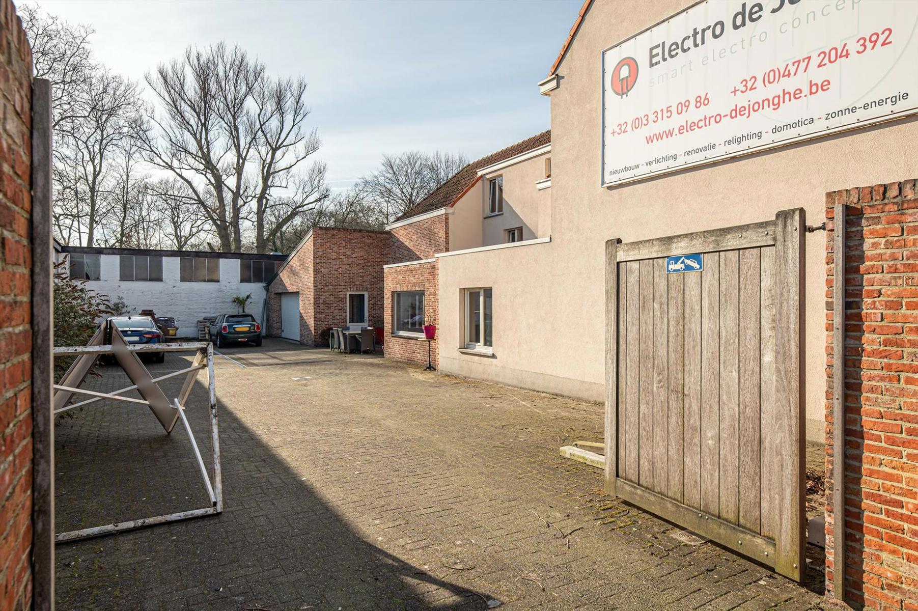 Woning met multifunctioneel gelijkvloers en magazijn/garage op een perceel van 536m². foto 30