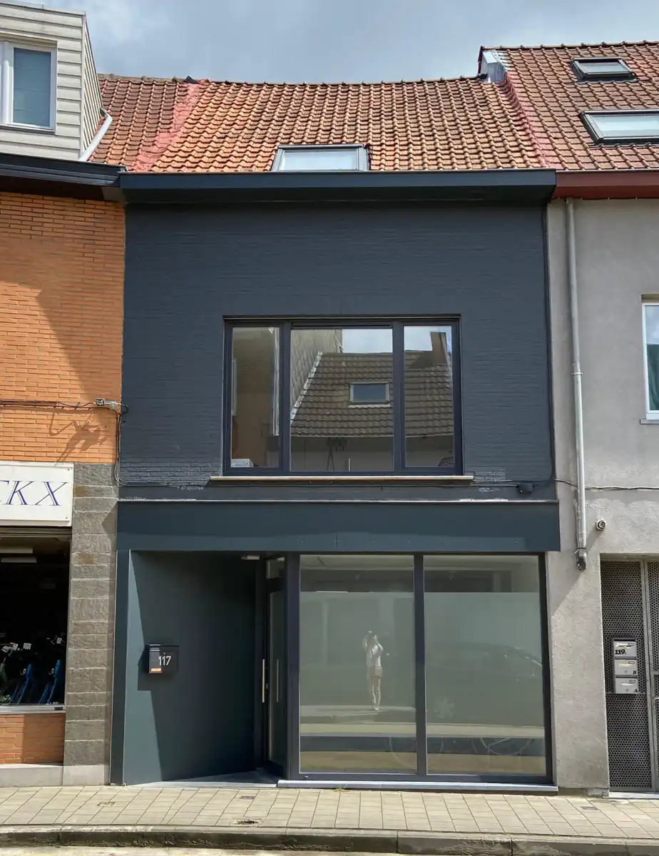 Centraal gelegen woning met 4 slaapkamers! foto 2