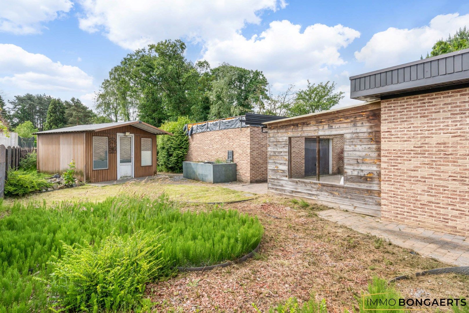 Ruime bungalow met drie slaapkamers foto 2