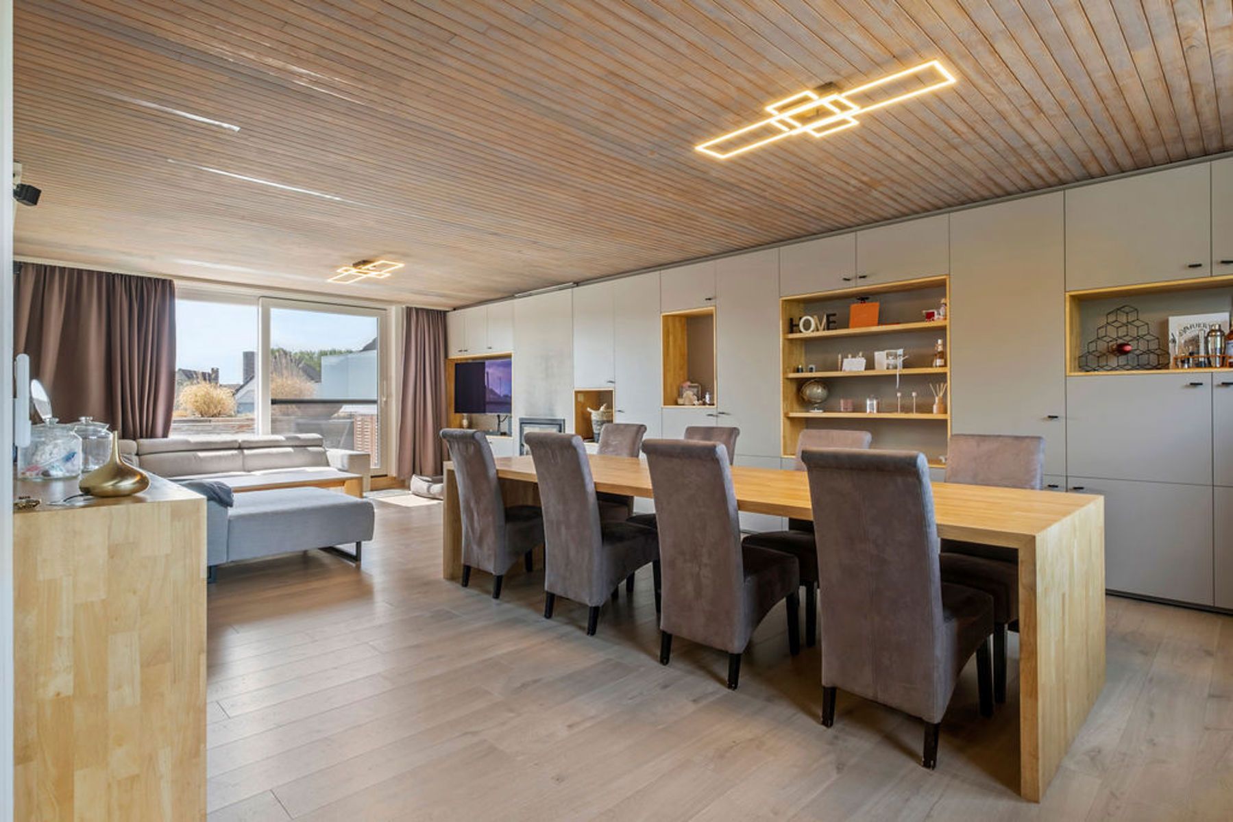 Instapklare woning met ruime garage/opslagplaats in Bredene. foto 2