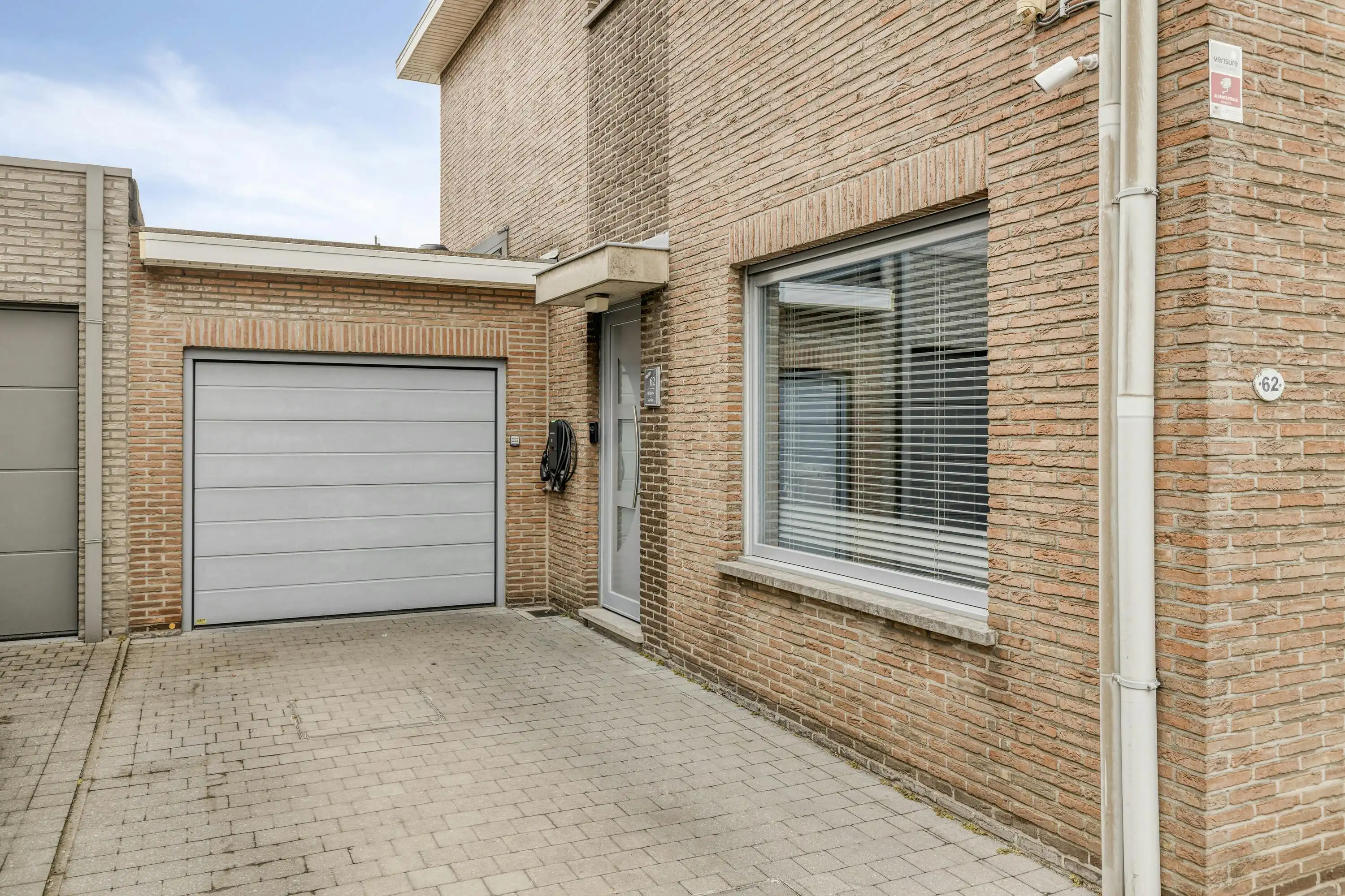 Lichtrijk halfopen huis met tuin en 5 slaapkamers te Schoten foto 2
