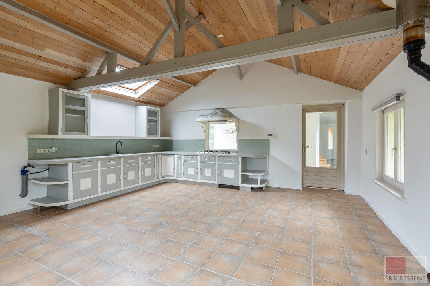 Gedeeltelijk gerenoveerde woning dat kan dienst doen als kangoeroe-woning. foto 6