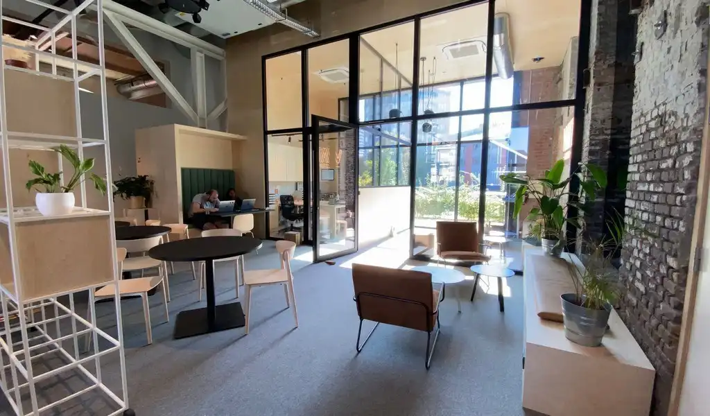 Kantoren in karaktervol gerenoveerd industrieel kantoorgebouw BC Watt Factory foto 3