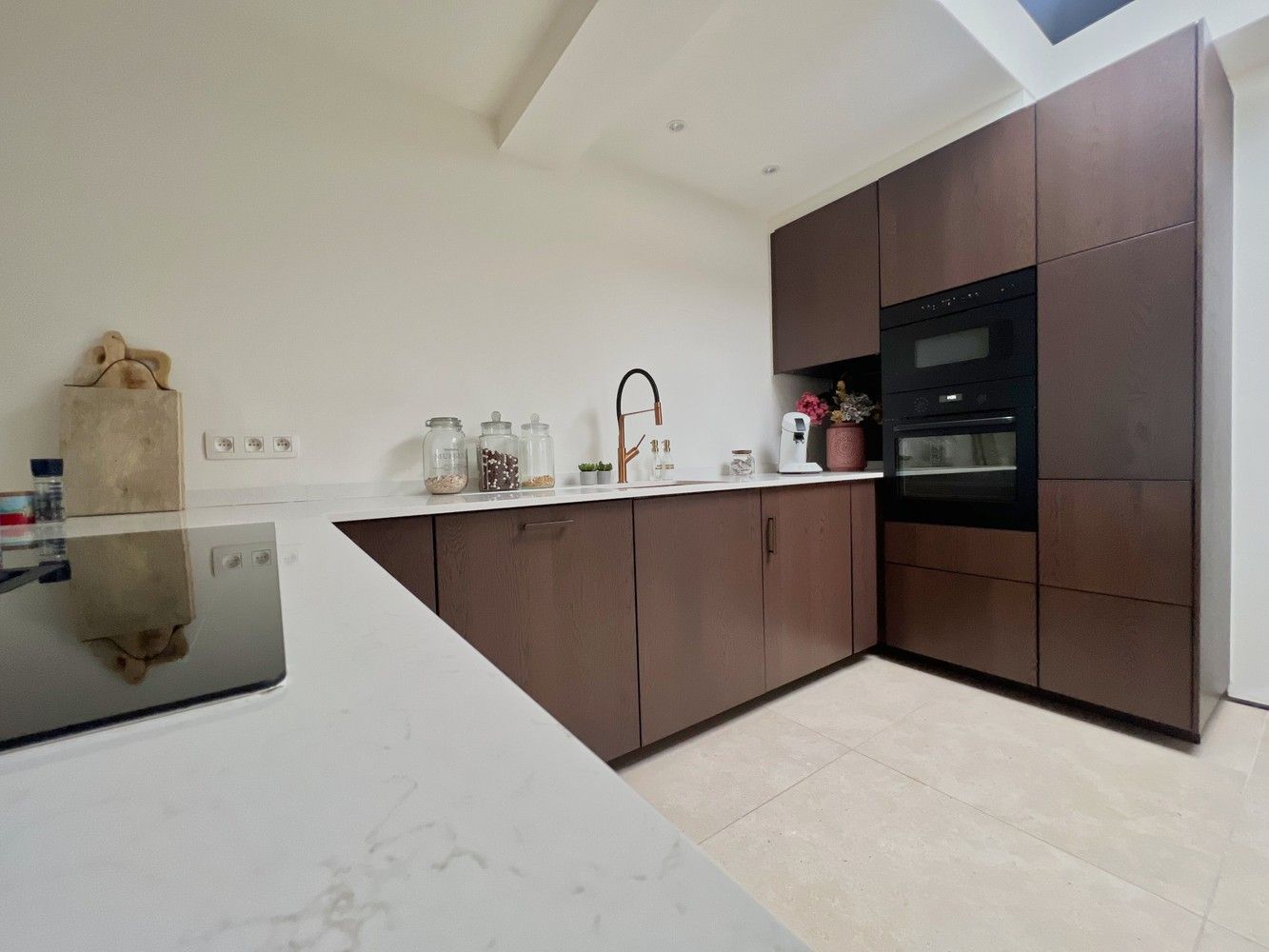 Kwalitatief vernieuwde woning met zonnige tuin (1004m²) foto 6