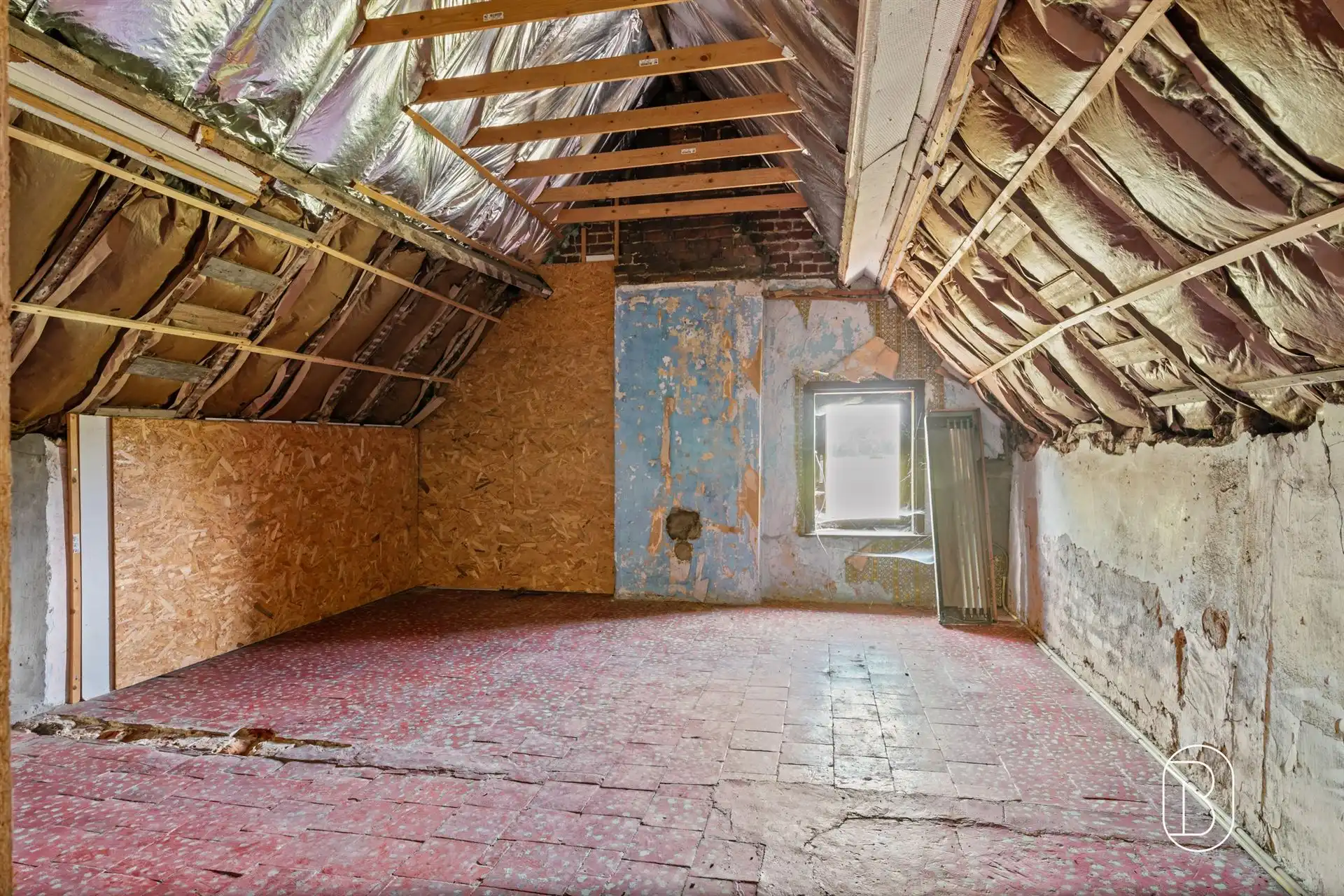 Volledig te renoveren woning, veel potentieel! foto 37