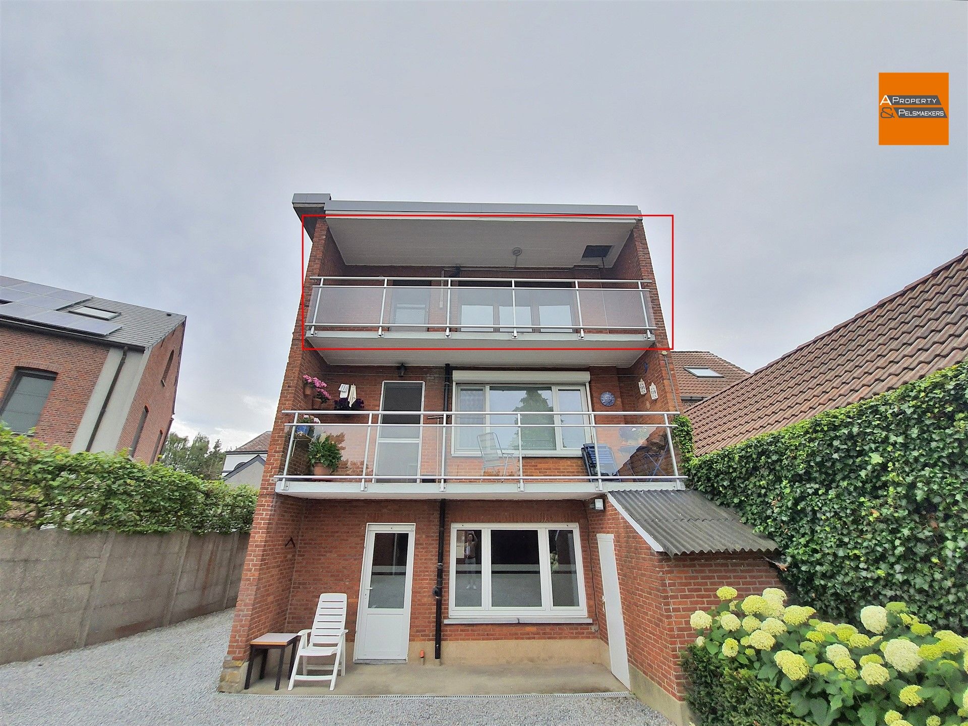 Gezellig appartement met 2 slaapkamers, terras, garage en privé tuin op toplocatie foto 12