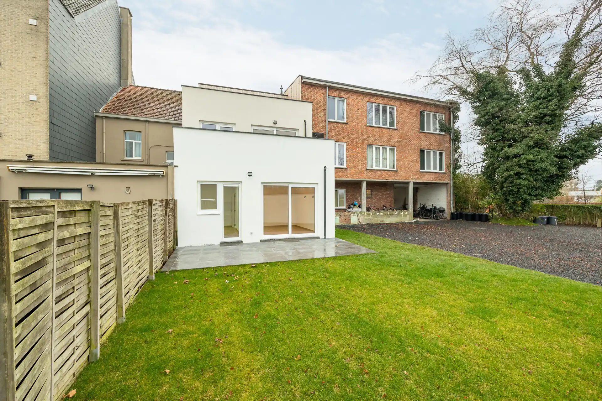Gerenoveerd glvl met 2 slaapkamers, terras en tuin foto {{pictureIndex}}