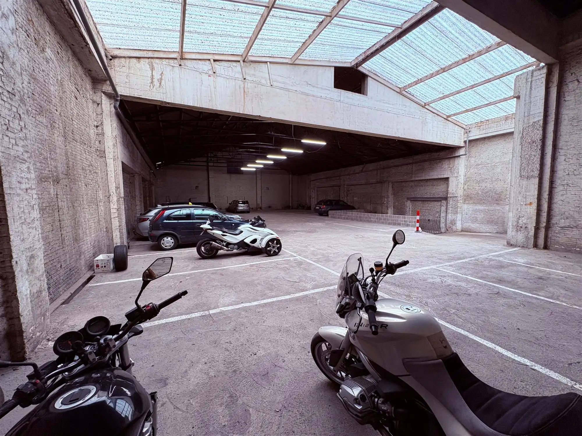 Luxor -Parking: 60 parkeerplaatsen - 5 motorplaatsen en 1 berging. foto 8