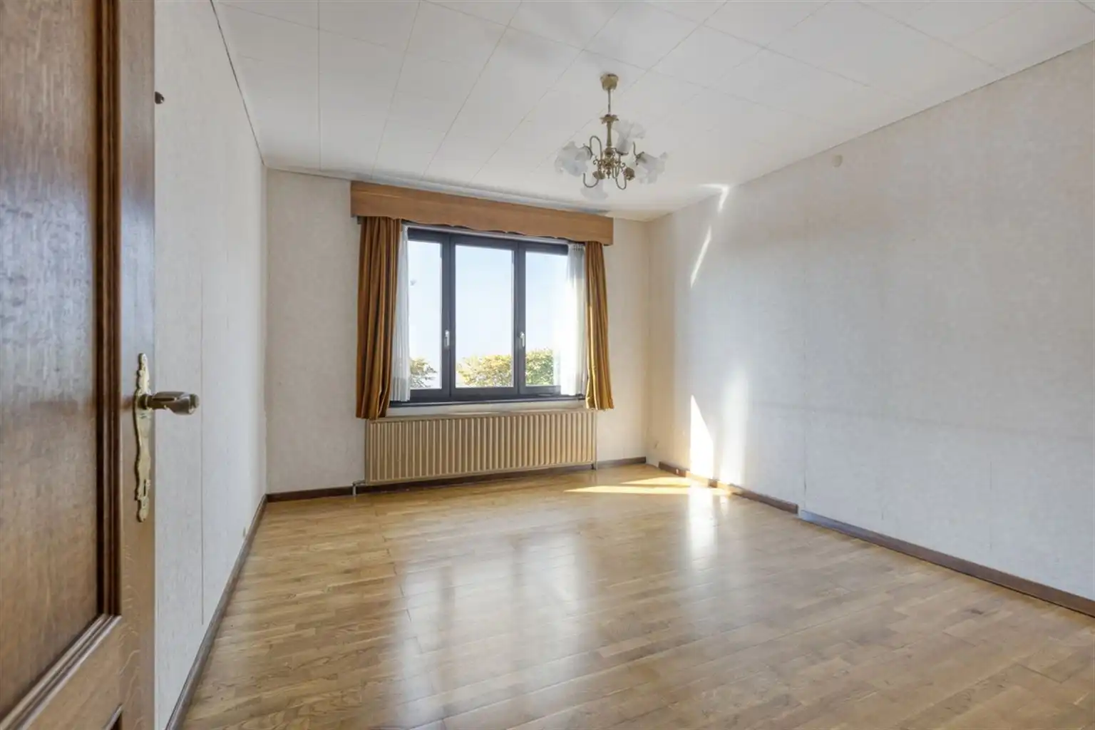 Vrijstaande woning met 3 slaapkamers, ruime tuin en garages op een riant perceel van 9a18ca, rustig gelegen nabij het centrum van Maaseik.  foto 13