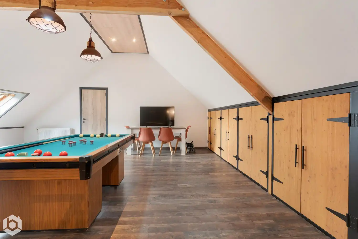 Prachtige gerenoveerde ruime woning in een groen kader foto 16