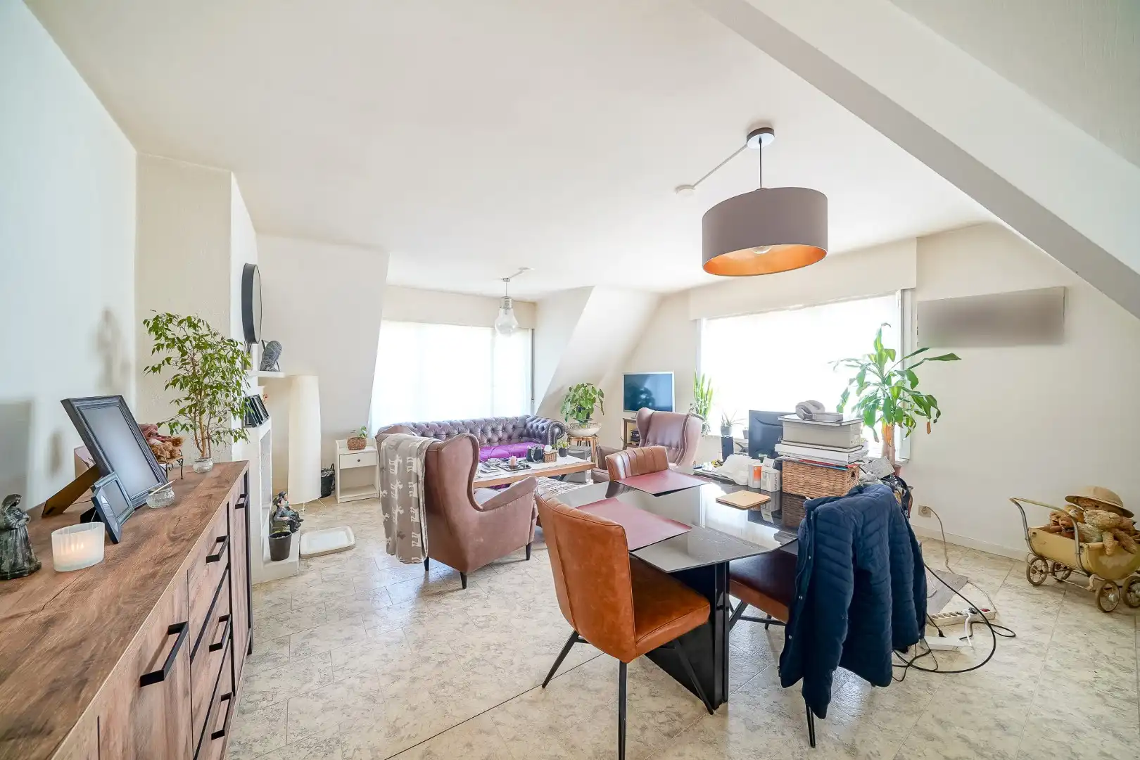 Opbrengstwoning met 2 verhuurde appartementen, tuin en 2 garages in Stene foto 13