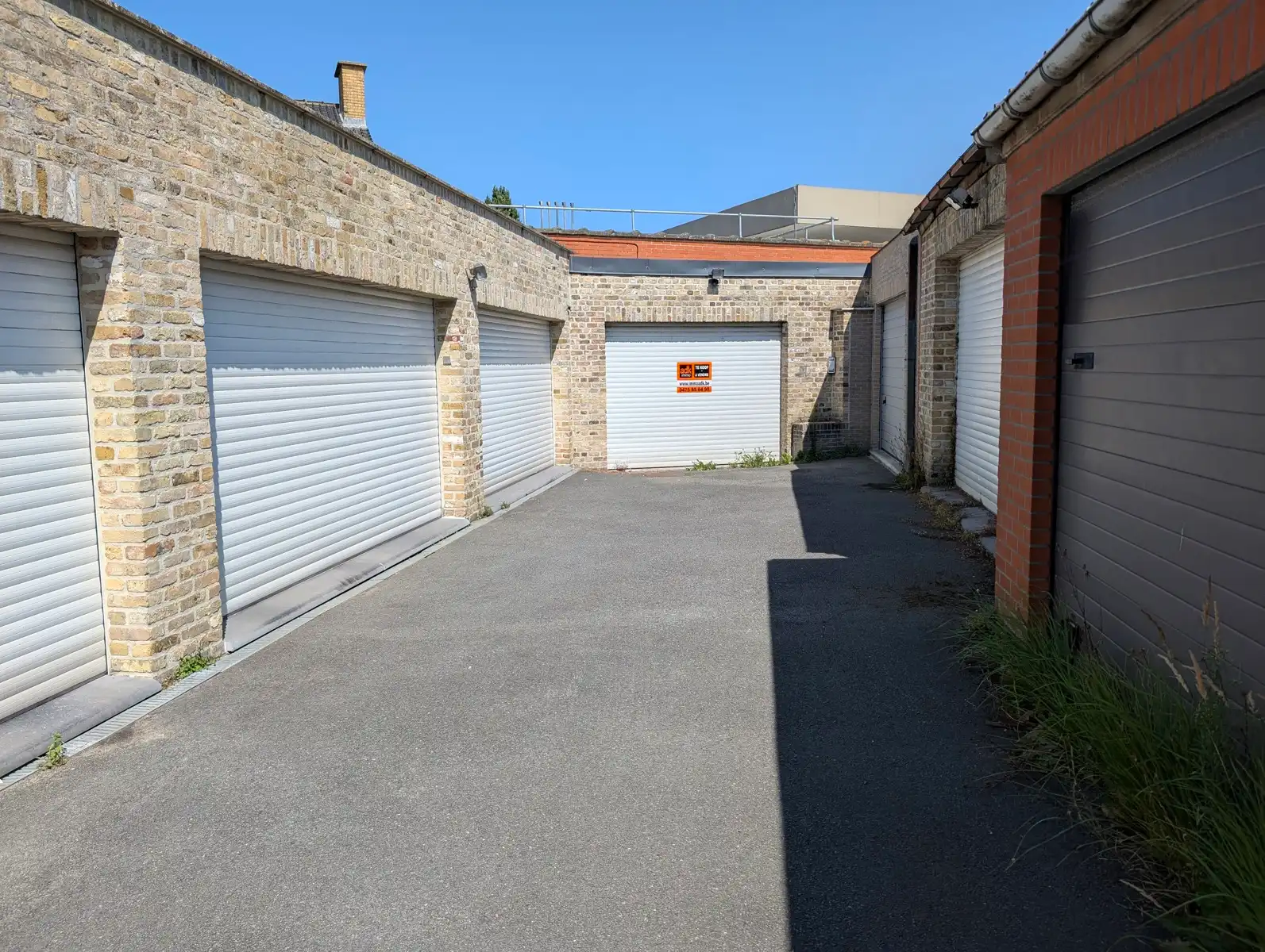 Te koop in Adinkerke – 2 gebouwen, grote garage/loods en potentieel voor nieuwbouw. foto 3