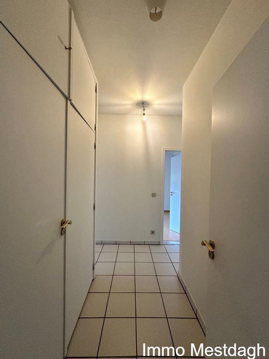 Royaal appartement met garagebox en zicht op de Schaffense Poort. foto 13