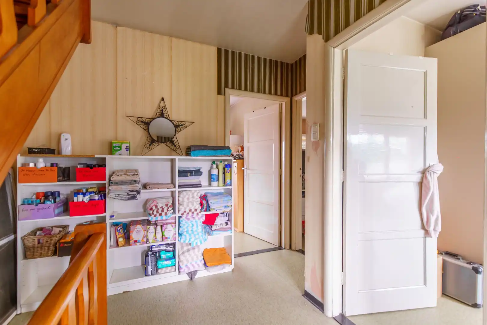 Ruime woning met vier slaapkamers en grote tuin foto 16