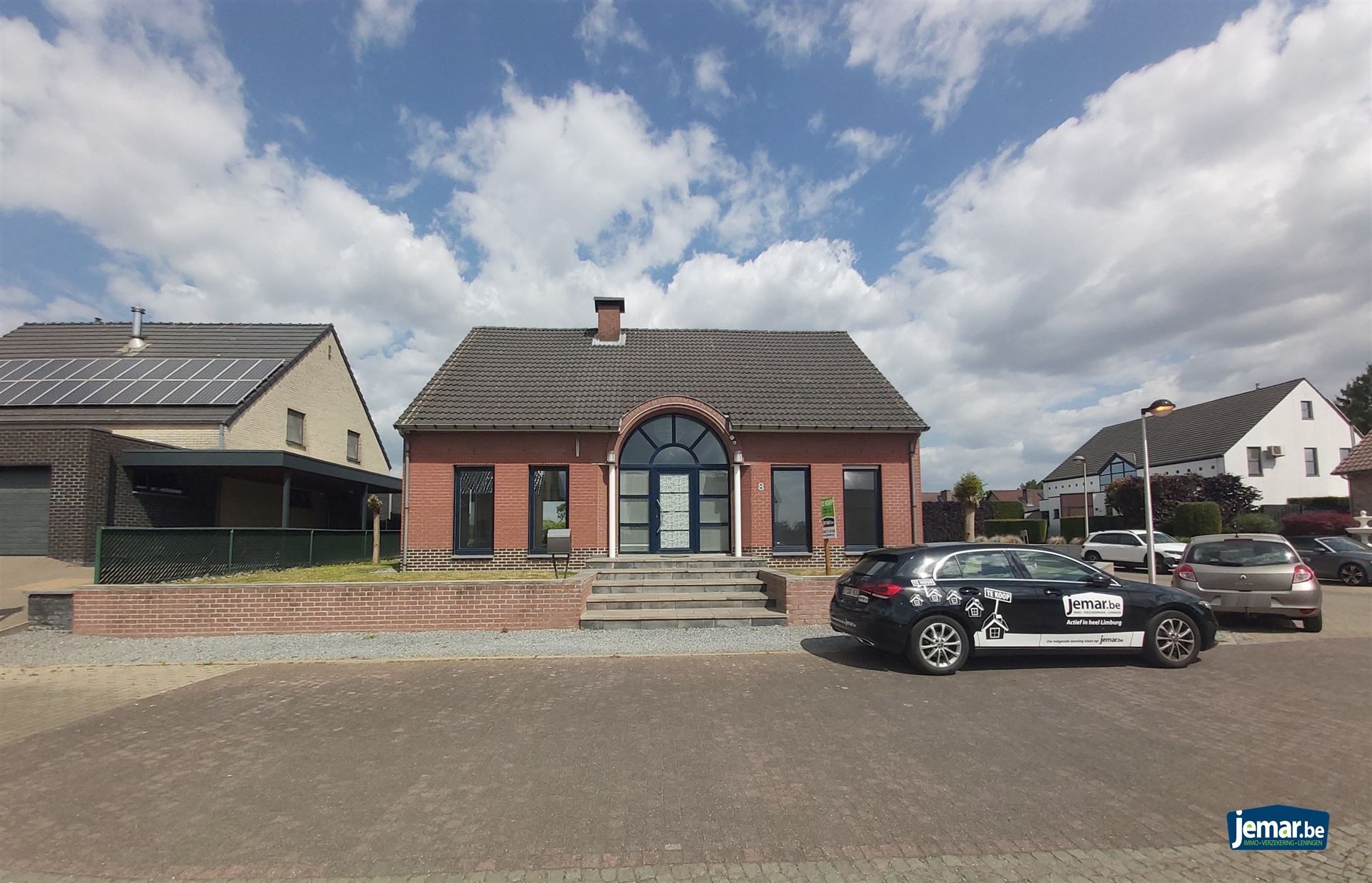 Instapklare gezinswoning met 4 slaapkamers, 2 badkamers in kindvriendelijke, rustige omgeving! foto 2