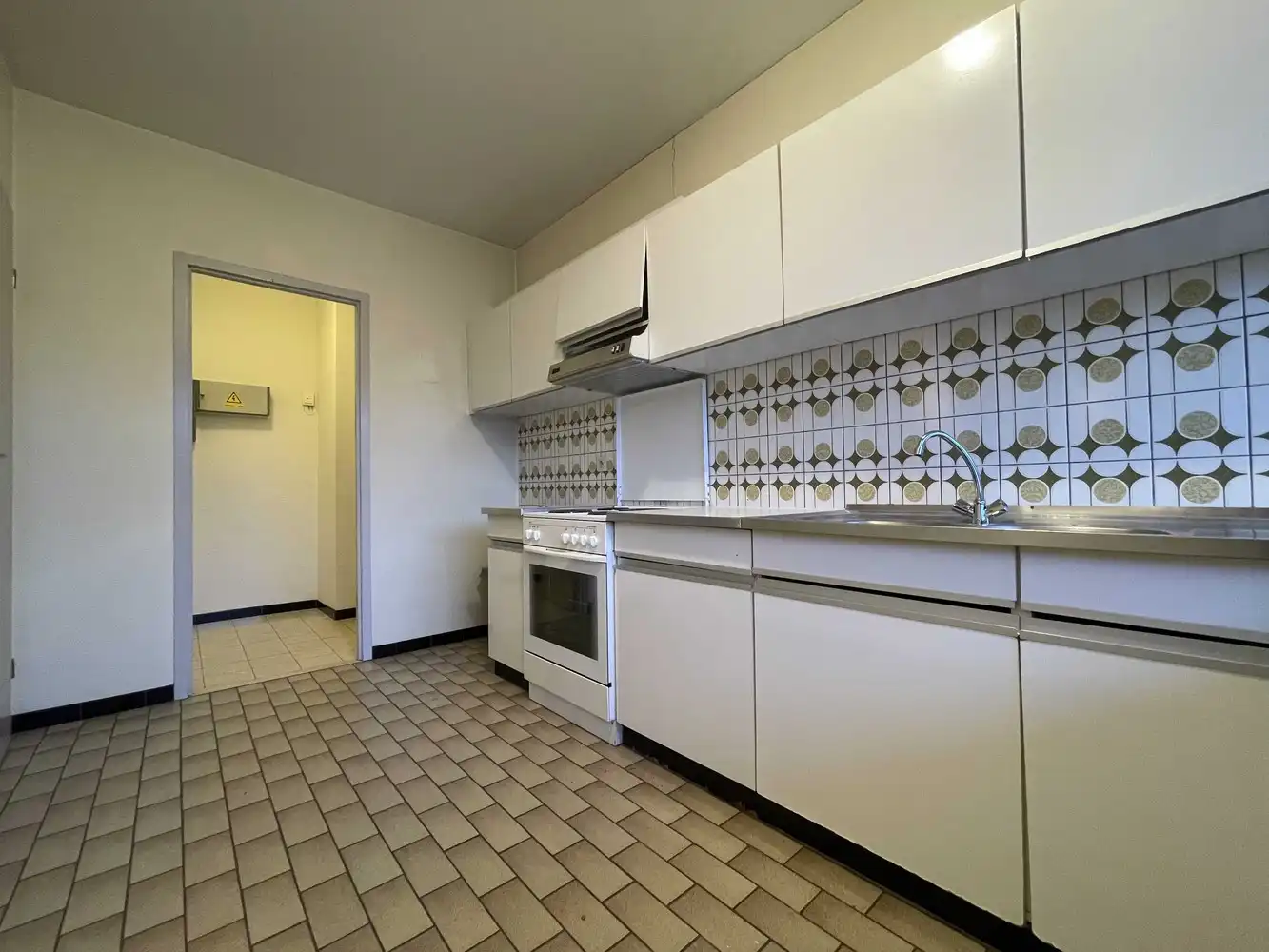 Goed gelegen drieslaapkamerappartement met garage foto 6