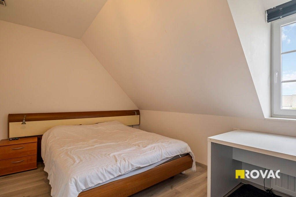 Zeer recente en ruime woning met 4 slaapkamers, garage en tuin foto 13